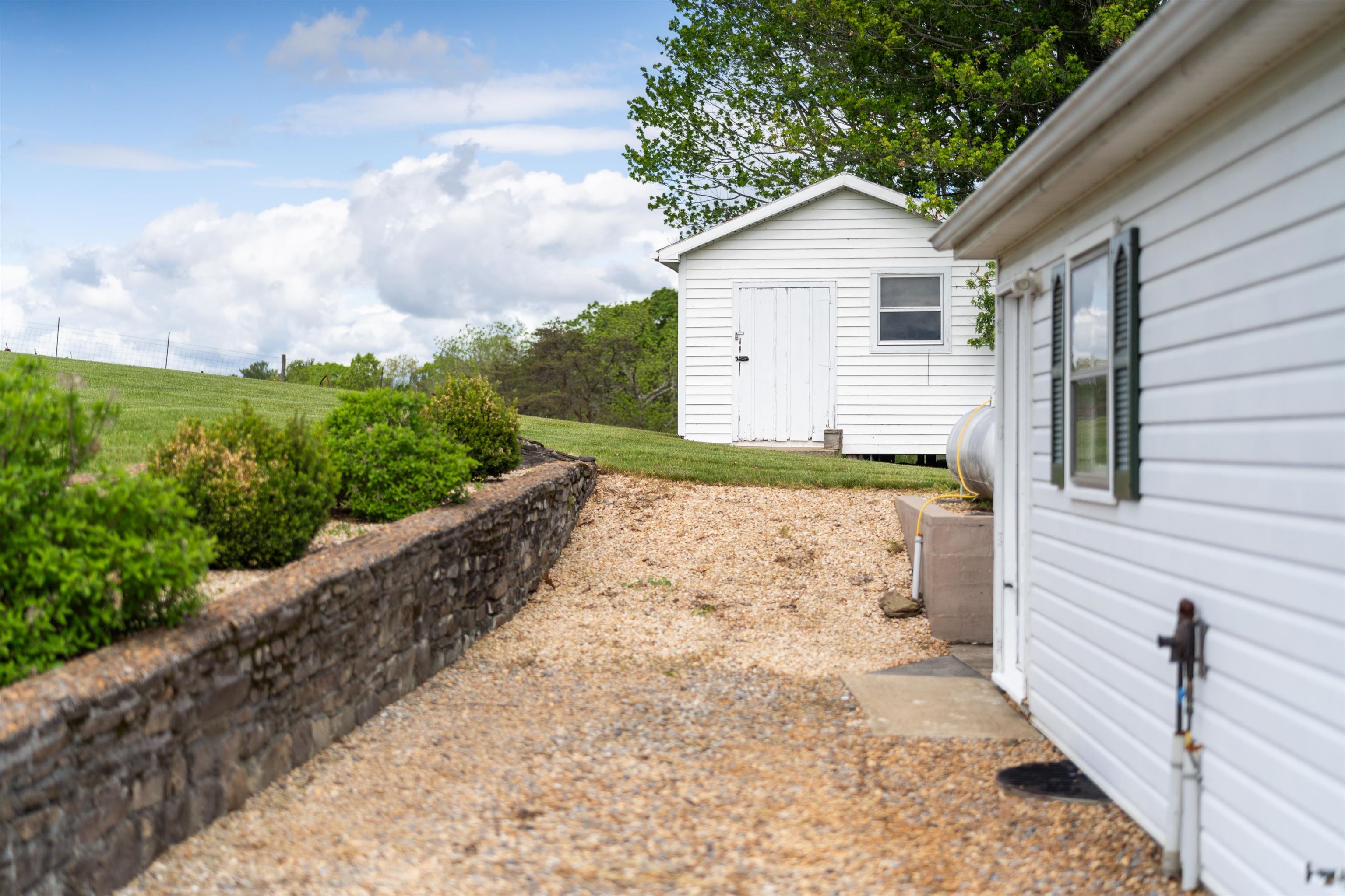 946 BALSLEY RD, STAUNTON, Virginia 24401, 2 Bedrooms Bedrooms, ,2 BathroomsBathrooms,Residential,946 BALSLEY RD,664223 MLS # 664223