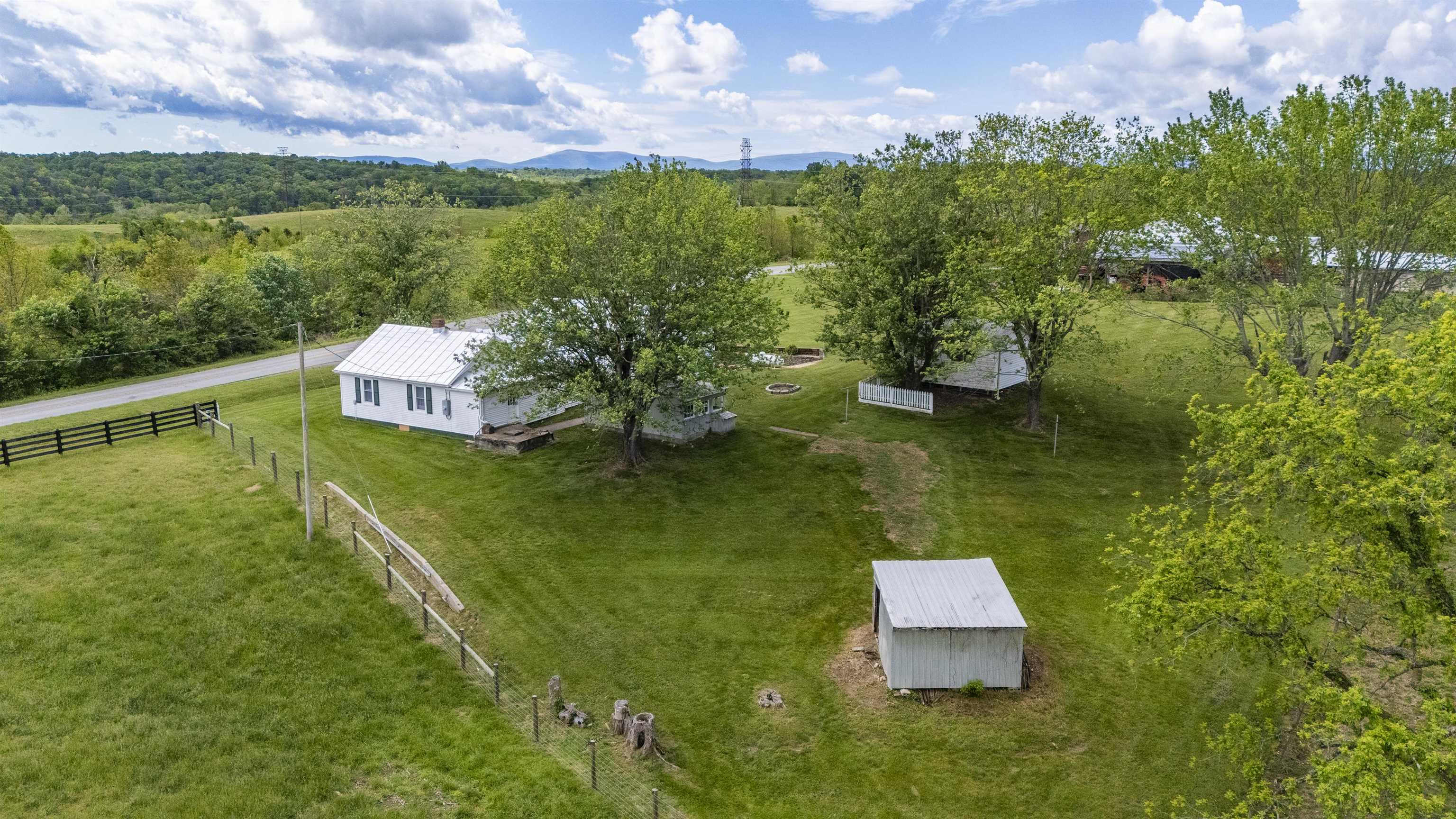 946 BALSLEY RD, STAUNTON, Virginia 24401, 2 Bedrooms Bedrooms, ,2 BathroomsBathrooms,Residential,946 BALSLEY RD,664223 MLS # 664223
