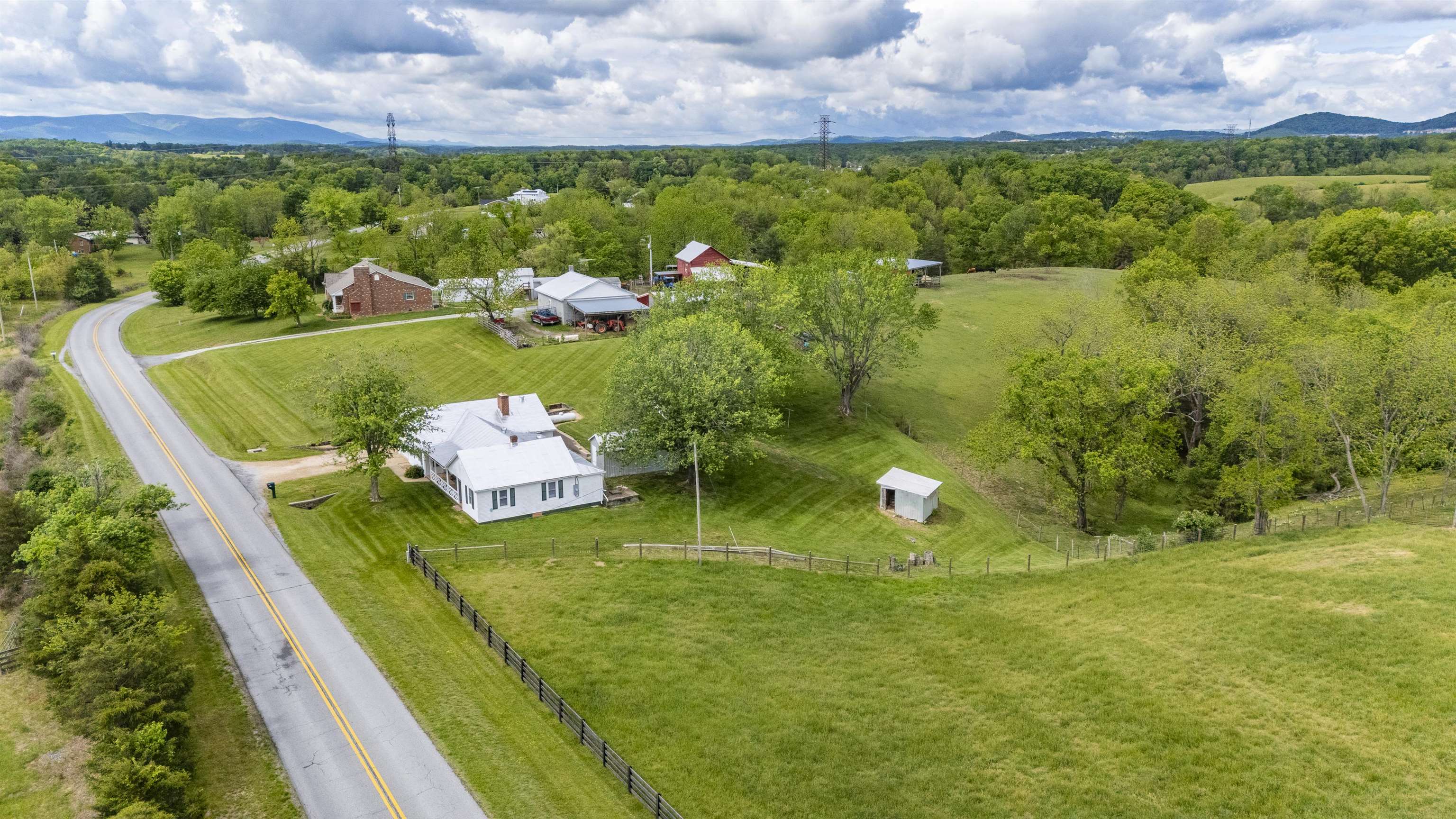 946 BALSLEY RD, STAUNTON, Virginia 24401, 2 Bedrooms Bedrooms, ,2 BathroomsBathrooms,Residential,946 BALSLEY RD,664223 MLS # 664223