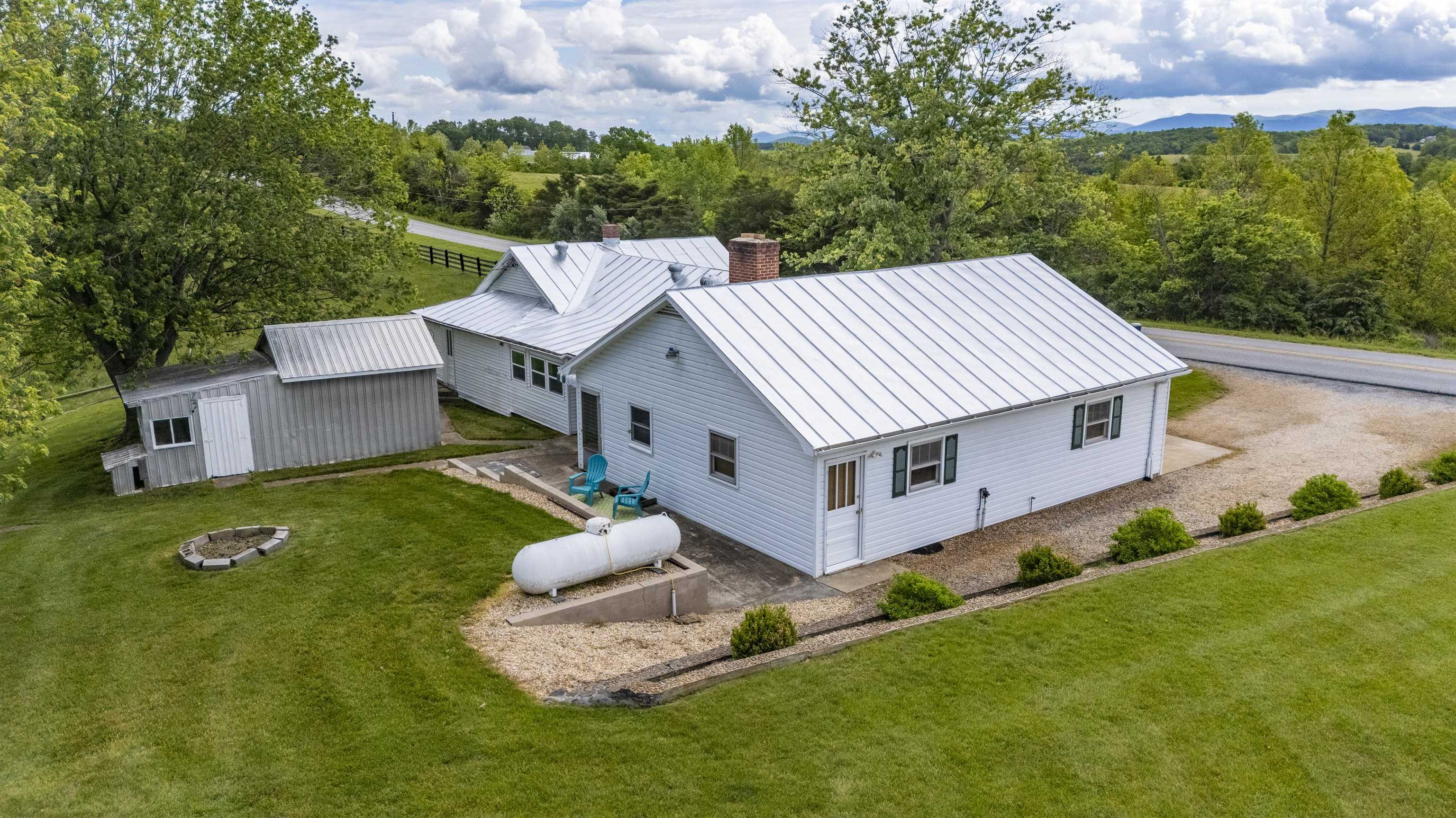 946 BALSLEY RD, STAUNTON, Virginia 24401, 2 Bedrooms Bedrooms, ,2 BathroomsBathrooms,Residential,946 BALSLEY RD,664223 MLS # 664223