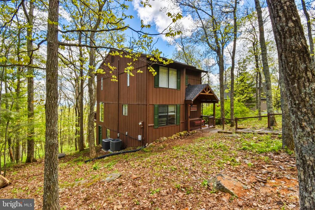 195 WHITE OAK DR, ROSELAND, Virginia 22967, 3 Bedrooms Bedrooms, ,2 BathroomsBathrooms,Residential,195 WHITE OAK DR,VANL2000500 MLS # VANL2000500