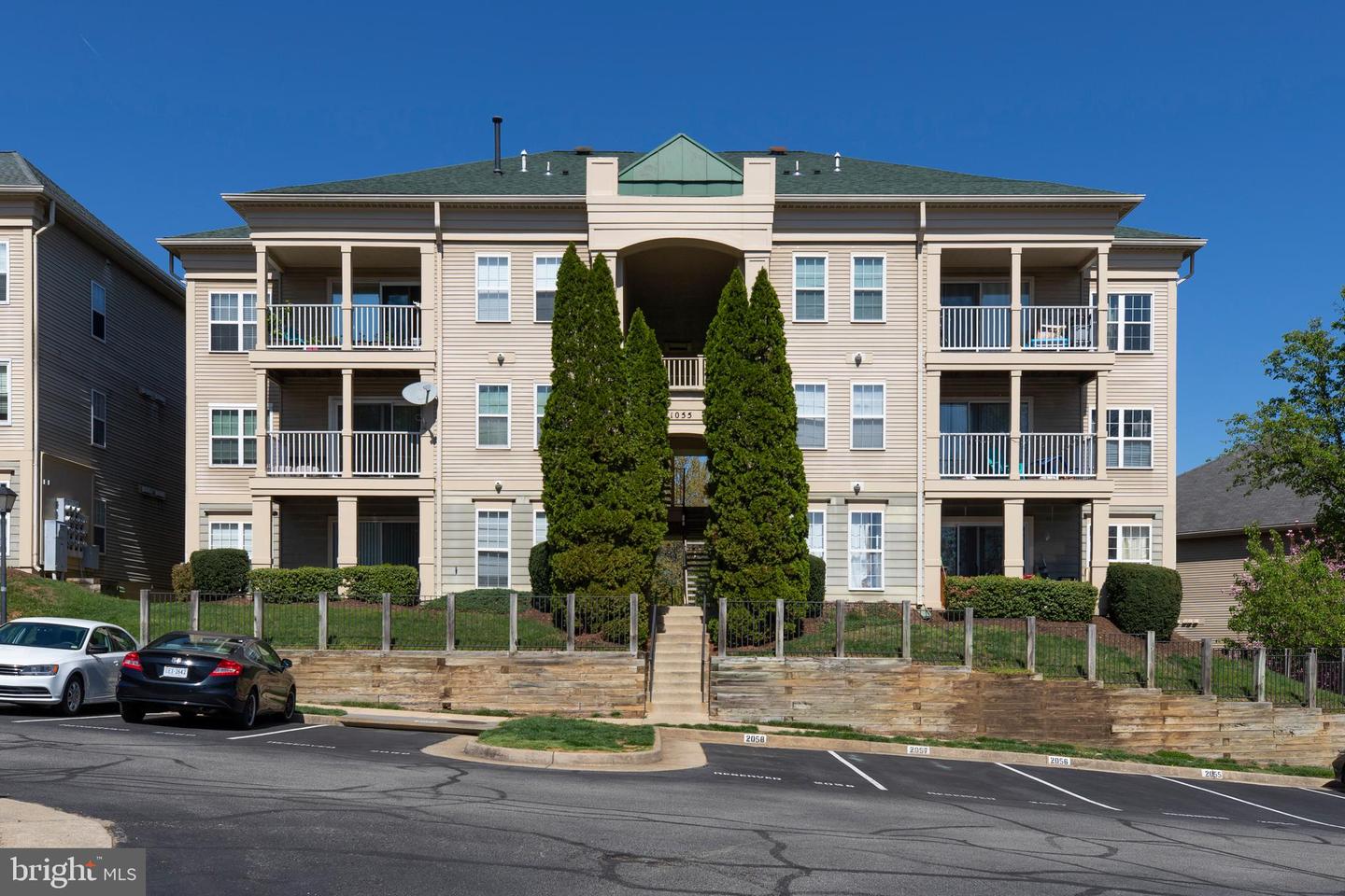 1055 GARDENVIEW LOOP #402, WOODBRIDGE, Virginia 22191, 2 Bedrooms Bedrooms, ,2 BathroomsBathrooms,Residential,For sale,1055 GARDENVIEW LOOP #402,VAPW2090592 MLS # VAPW2090592