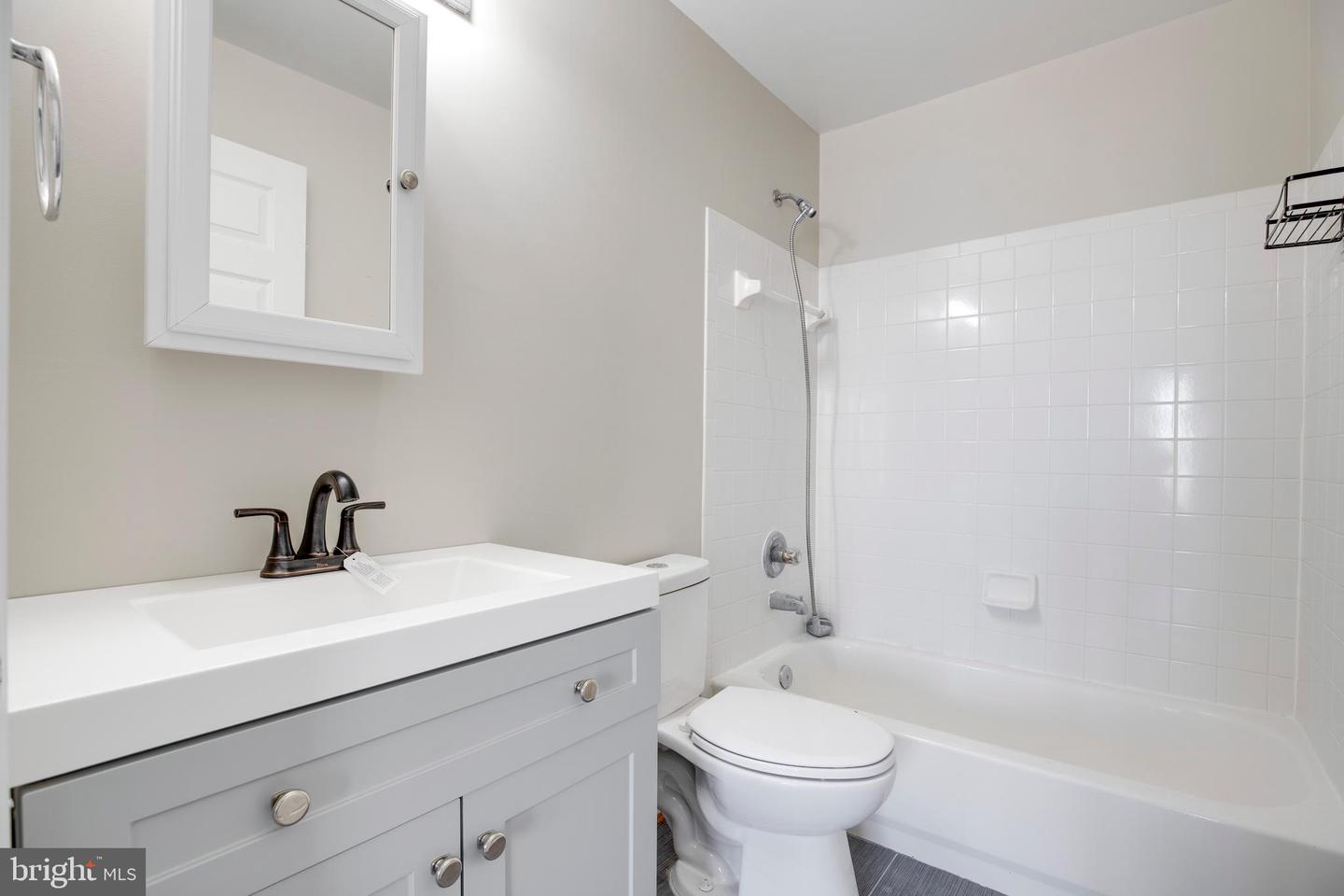 1055 GARDENVIEW LOOP #402, WOODBRIDGE, Virginia 22191, 2 Bedrooms Bedrooms, ,2 BathroomsBathrooms,Residential,For sale,1055 GARDENVIEW LOOP #402,VAPW2090592 MLS # VAPW2090592