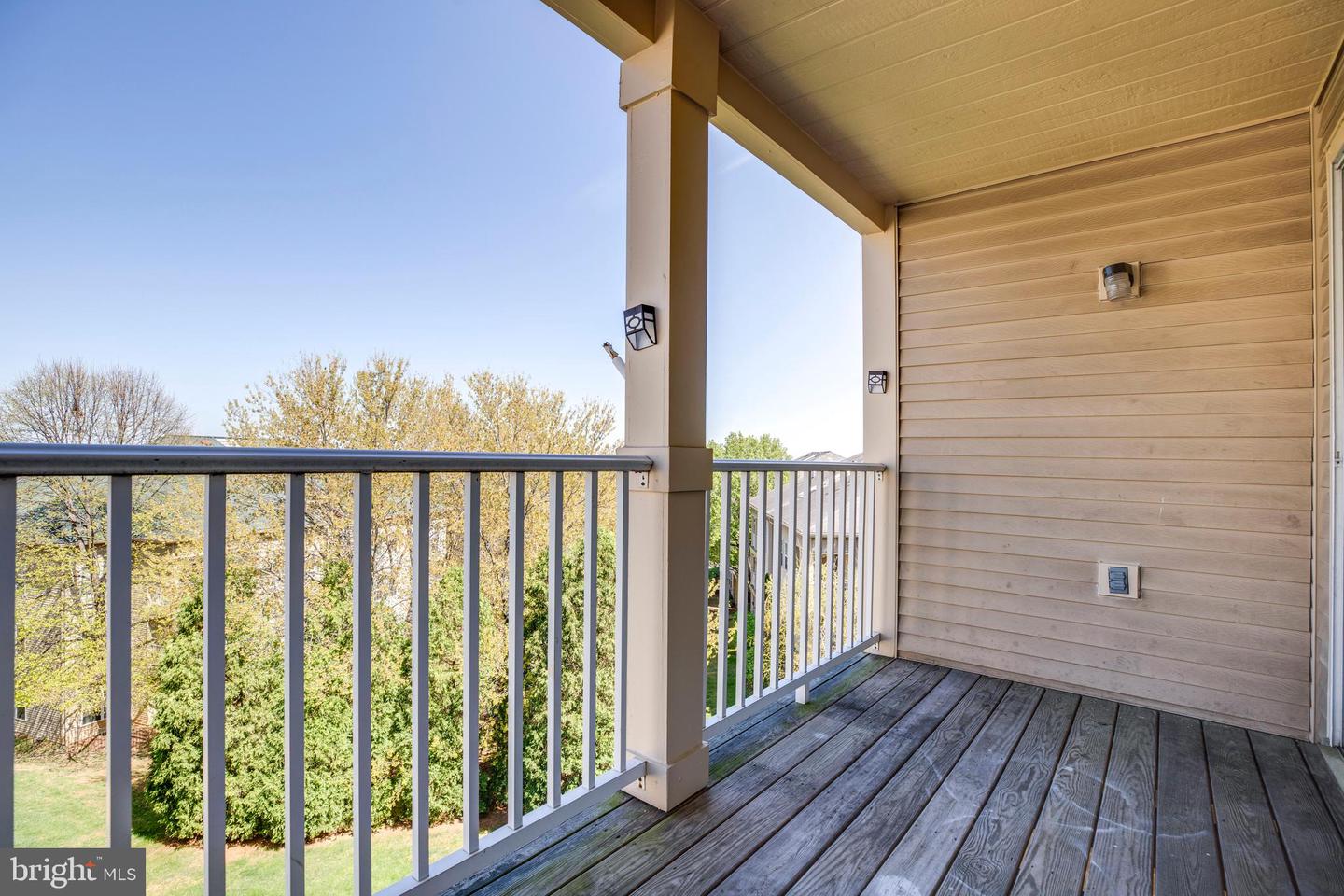 1055 GARDENVIEW LOOP #402, WOODBRIDGE, Virginia 22191, 2 Bedrooms Bedrooms, ,2 BathroomsBathrooms,Residential,For sale,1055 GARDENVIEW LOOP #402,VAPW2090592 MLS # VAPW2090592