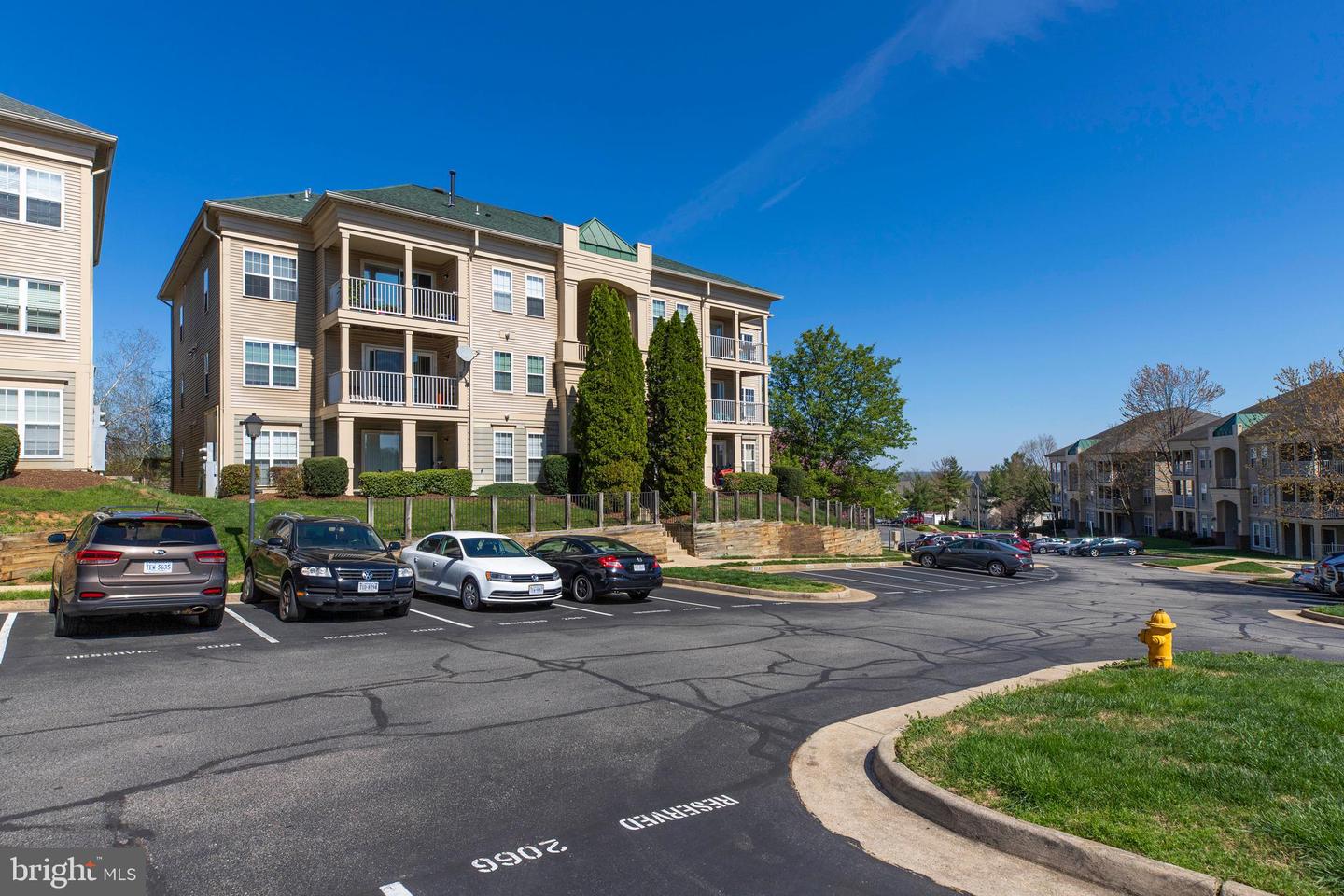 1055 GARDENVIEW LOOP #402, WOODBRIDGE, Virginia 22191, 2 Bedrooms Bedrooms, ,2 BathroomsBathrooms,Residential,For sale,1055 GARDENVIEW LOOP #402,VAPW2090592 MLS # VAPW2090592