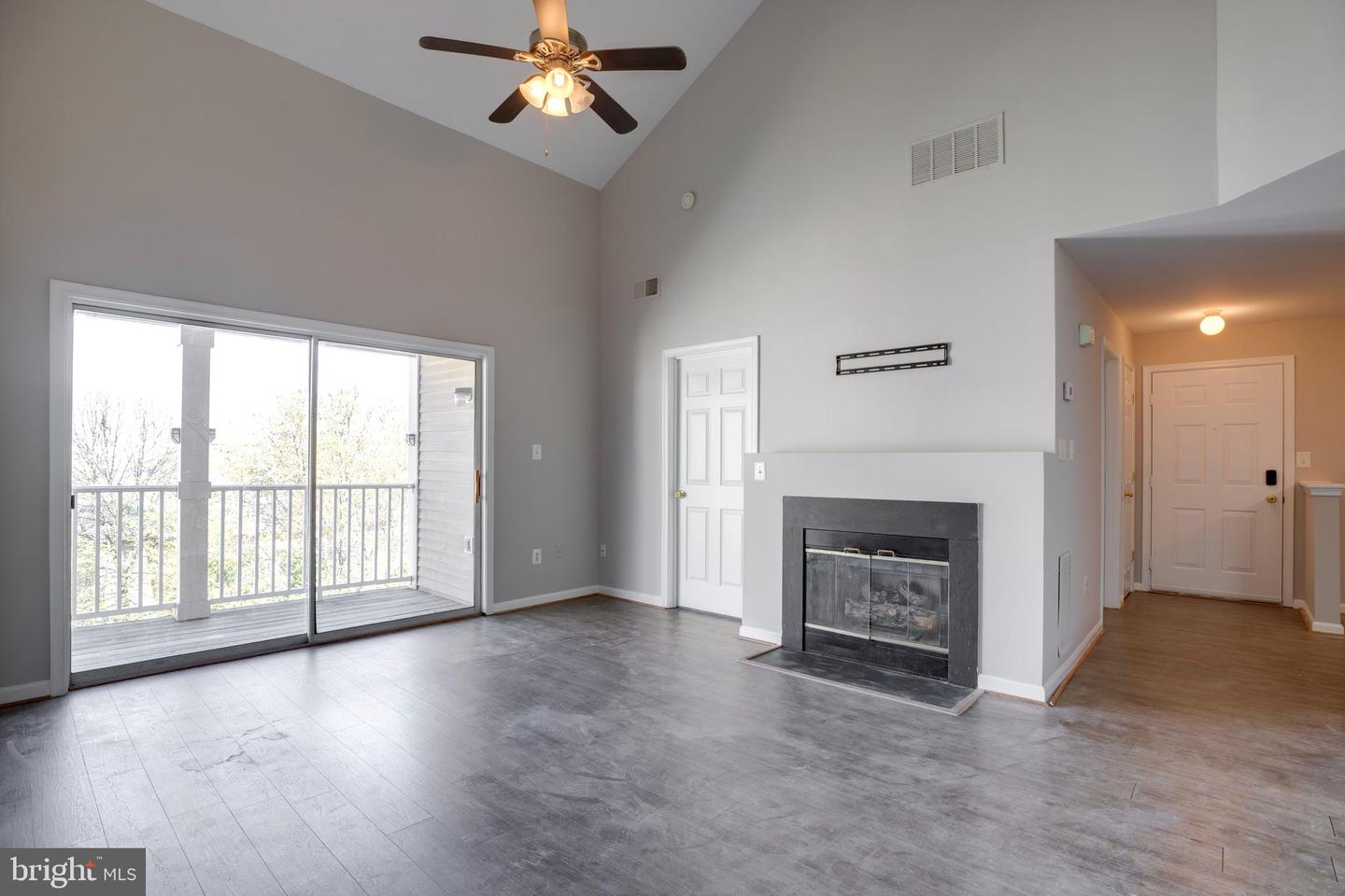 1055 GARDENVIEW LOOP #402, WOODBRIDGE, Virginia 22191, 2 Bedrooms Bedrooms, ,2 BathroomsBathrooms,Residential,For sale,1055 GARDENVIEW LOOP #402,VAPW2090592 MLS # VAPW2090592