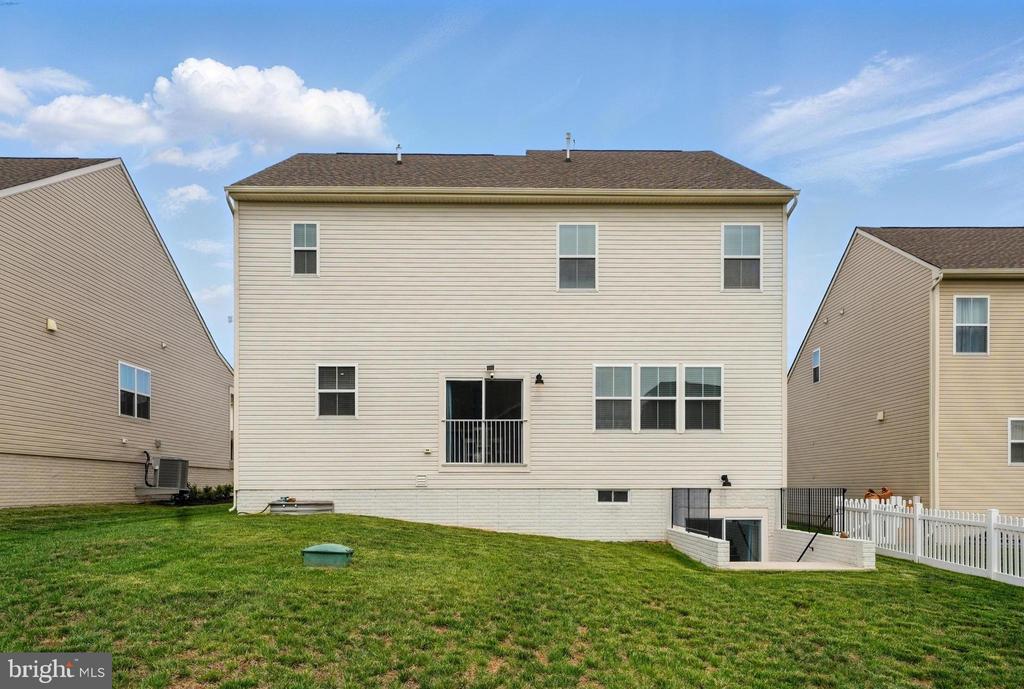 2112 BERWICK DR, JEFFERSONTON, Virginia 22724, 5 Bedrooms Bedrooms, ,3 BathroomsBathrooms,Residential,2112 BERWICK DR,VACU2010410 MLS # VACU2010410