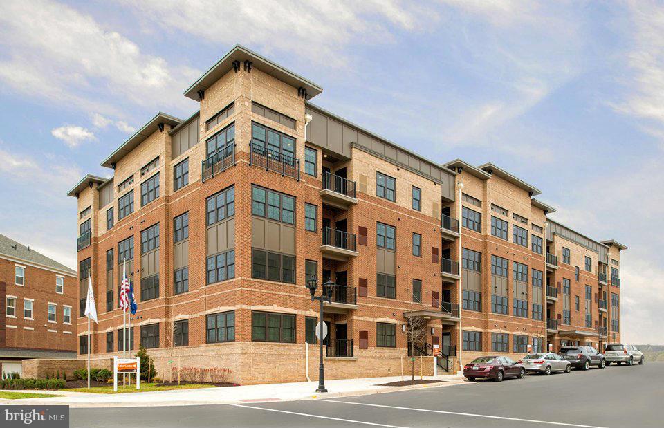 9521 BASTILLE ST #201, FAIRFAX, Virginia 22031, 2 Bedrooms Bedrooms, ,2 BathroomsBathrooms,Residential,For sale,9521 BASTILLE ST #201,VAFX2230572 MLS # VAFX2230572