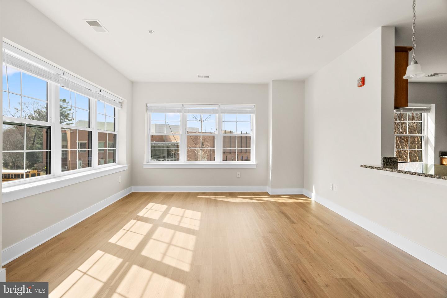 9521 BASTILLE ST #201, FAIRFAX, Virginia 22031, 2 Bedrooms Bedrooms, ,2 BathroomsBathrooms,Residential,For sale,9521 BASTILLE ST #201,VAFX2230572 MLS # VAFX2230572