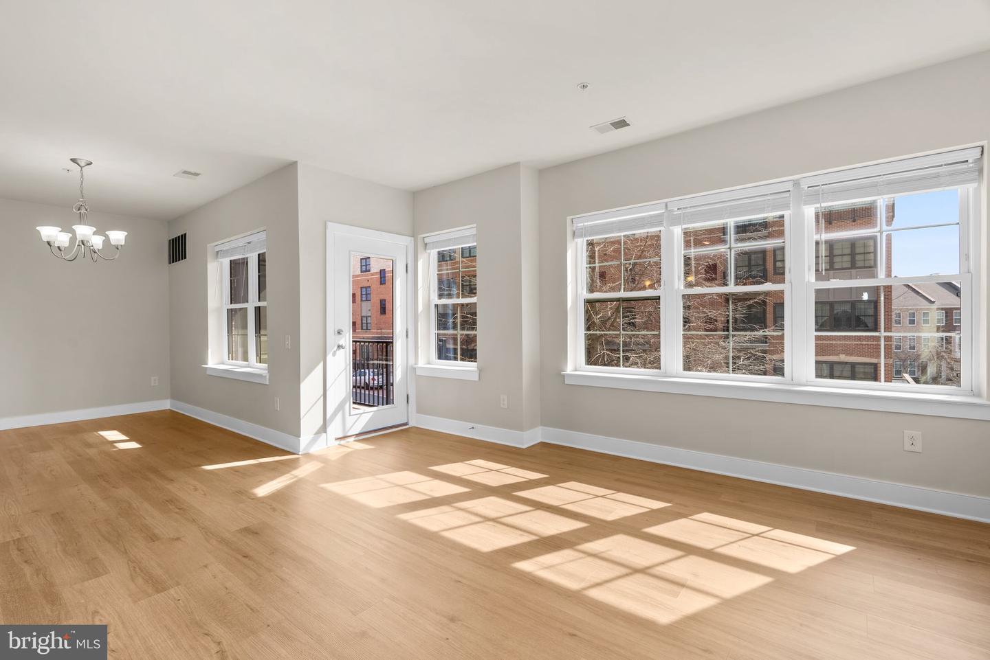 9521 BASTILLE ST #201, FAIRFAX, Virginia 22031, 2 Bedrooms Bedrooms, ,2 BathroomsBathrooms,Residential,For sale,9521 BASTILLE ST #201,VAFX2230572 MLS # VAFX2230572