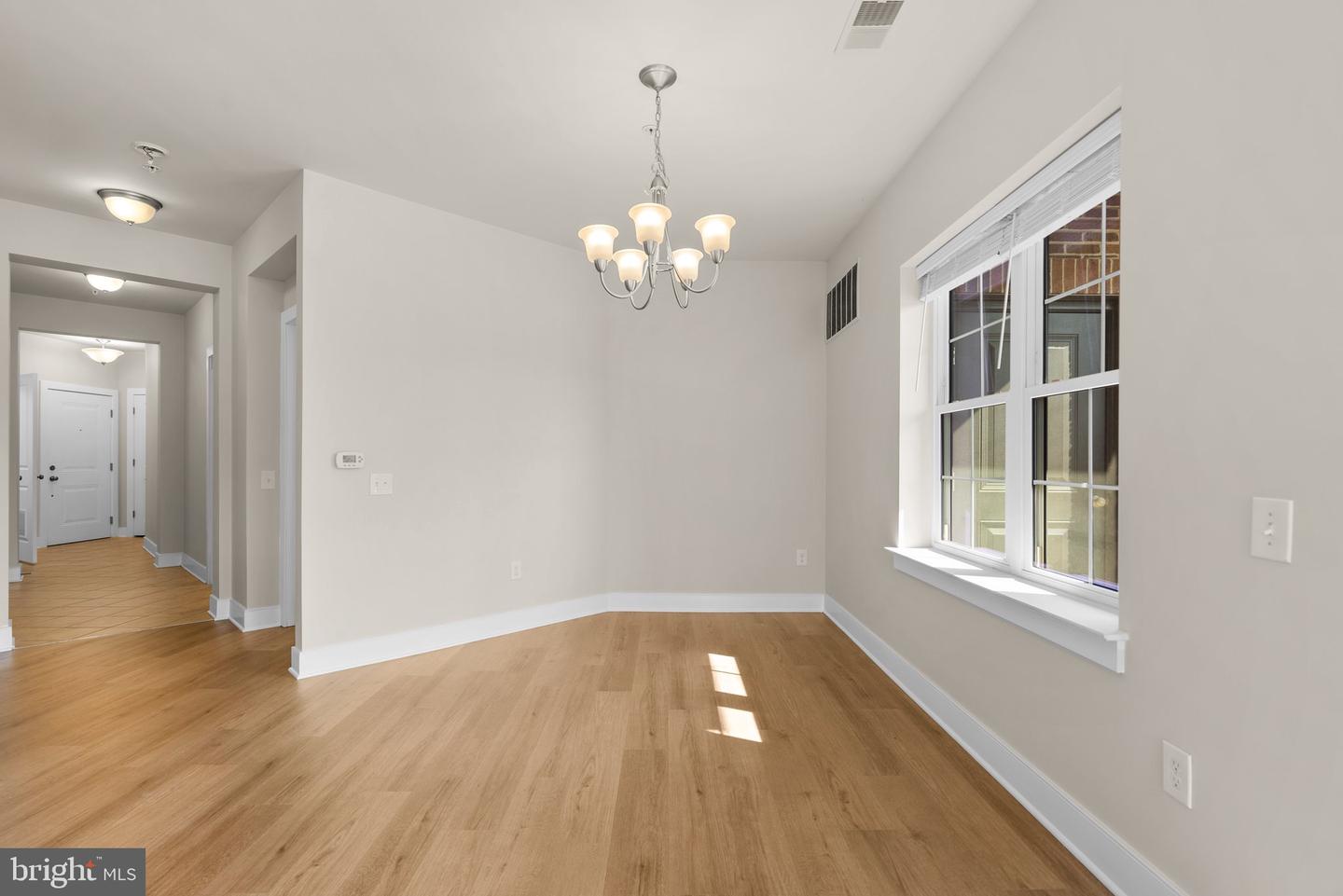 9521 BASTILLE ST #201, FAIRFAX, Virginia 22031, 2 Bedrooms Bedrooms, ,2 BathroomsBathrooms,Residential,For sale,9521 BASTILLE ST #201,VAFX2230572 MLS # VAFX2230572