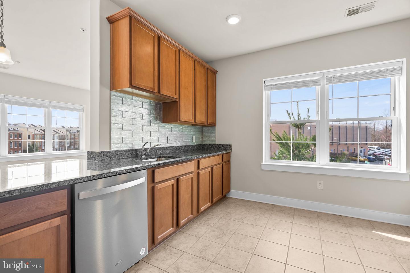 9521 BASTILLE ST #201, FAIRFAX, Virginia 22031, 2 Bedrooms Bedrooms, ,2 BathroomsBathrooms,Residential,For sale,9521 BASTILLE ST #201,VAFX2230572 MLS # VAFX2230572