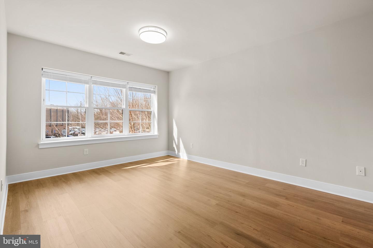 9521 BASTILLE ST #201, FAIRFAX, Virginia 22031, 2 Bedrooms Bedrooms, ,2 BathroomsBathrooms,Residential,For sale,9521 BASTILLE ST #201,VAFX2230572 MLS # VAFX2230572