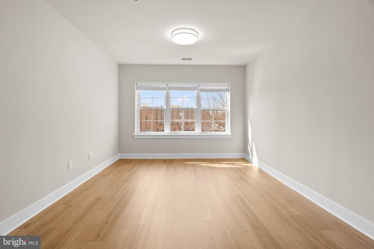 9521 BASTILLE ST #201, FAIRFAX, Virginia 22031, 2 Bedrooms Bedrooms, ,2 BathroomsBathrooms,Residential,For sale,9521 BASTILLE ST #201,VAFX2230572 MLS # VAFX2230572