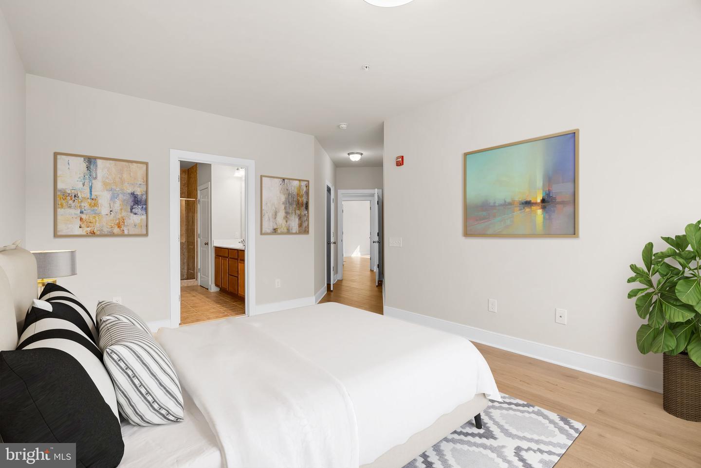 9521 BASTILLE ST #201, FAIRFAX, Virginia 22031, 2 Bedrooms Bedrooms, ,2 BathroomsBathrooms,Residential,For sale,9521 BASTILLE ST #201,VAFX2230572 MLS # VAFX2230572