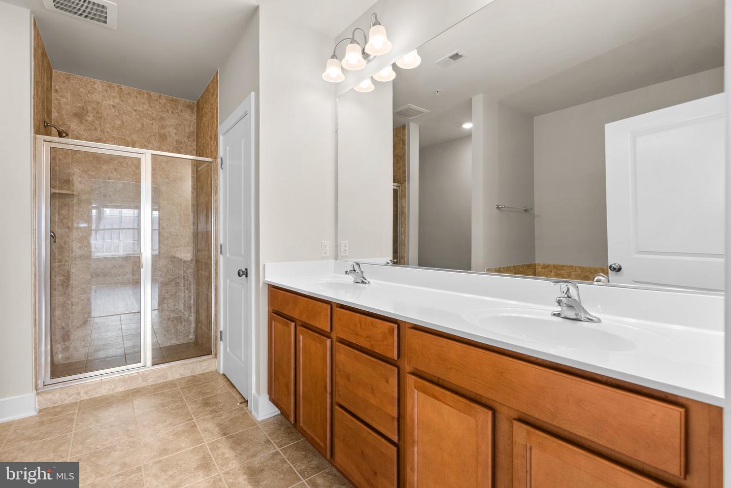 9521 BASTILLE ST #201, FAIRFAX, Virginia 22031, 2 Bedrooms Bedrooms, ,2 BathroomsBathrooms,Residential,For sale,9521 BASTILLE ST #201,VAFX2230572 MLS # VAFX2230572