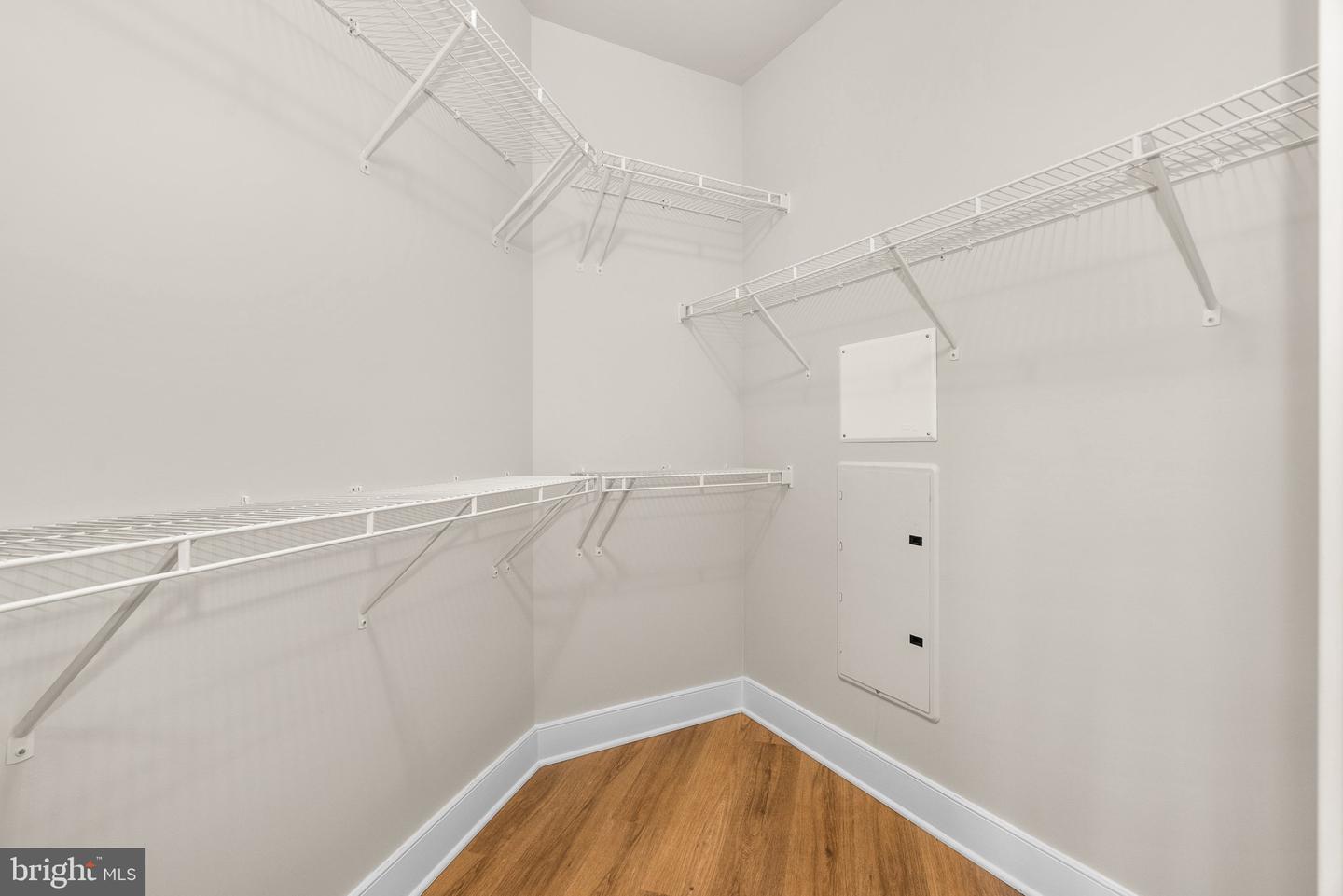 9521 BASTILLE ST #201, FAIRFAX, Virginia 22031, 2 Bedrooms Bedrooms, ,2 BathroomsBathrooms,Residential,For sale,9521 BASTILLE ST #201,VAFX2230572 MLS # VAFX2230572