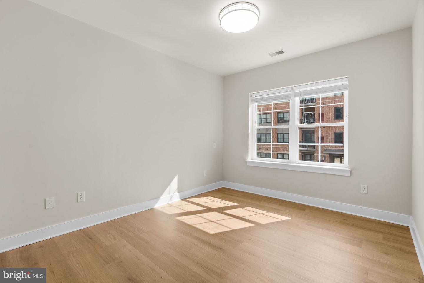 9521 BASTILLE ST #201, FAIRFAX, Virginia 22031, 2 Bedrooms Bedrooms, ,2 BathroomsBathrooms,Residential,For sale,9521 BASTILLE ST #201,VAFX2230572 MLS # VAFX2230572