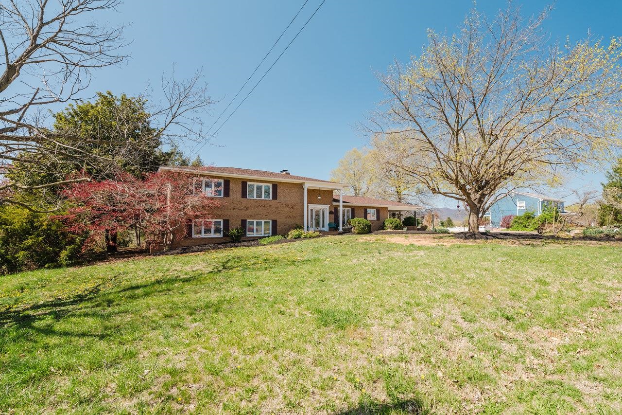 115 GREGORY ST, SHENANDOAH, Virginia 22849, 3 Bedrooms Bedrooms, ,3 BathroomsBathrooms,Residential,115 GREGORY ST,663275 MLS # 663275
