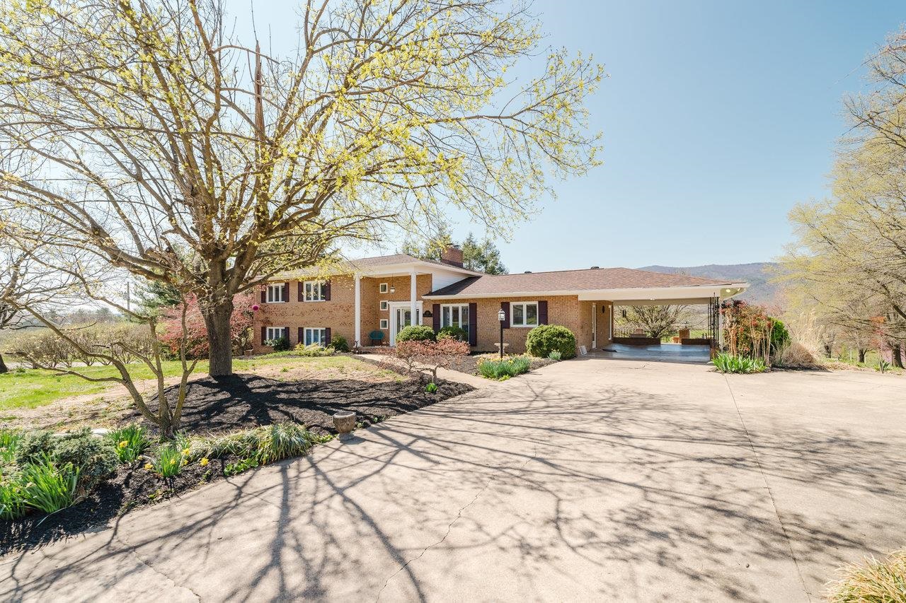 115 GREGORY ST, SHENANDOAH, Virginia 22849, 3 Bedrooms Bedrooms, ,3 BathroomsBathrooms,Residential,115 GREGORY ST,663275 MLS # 663275