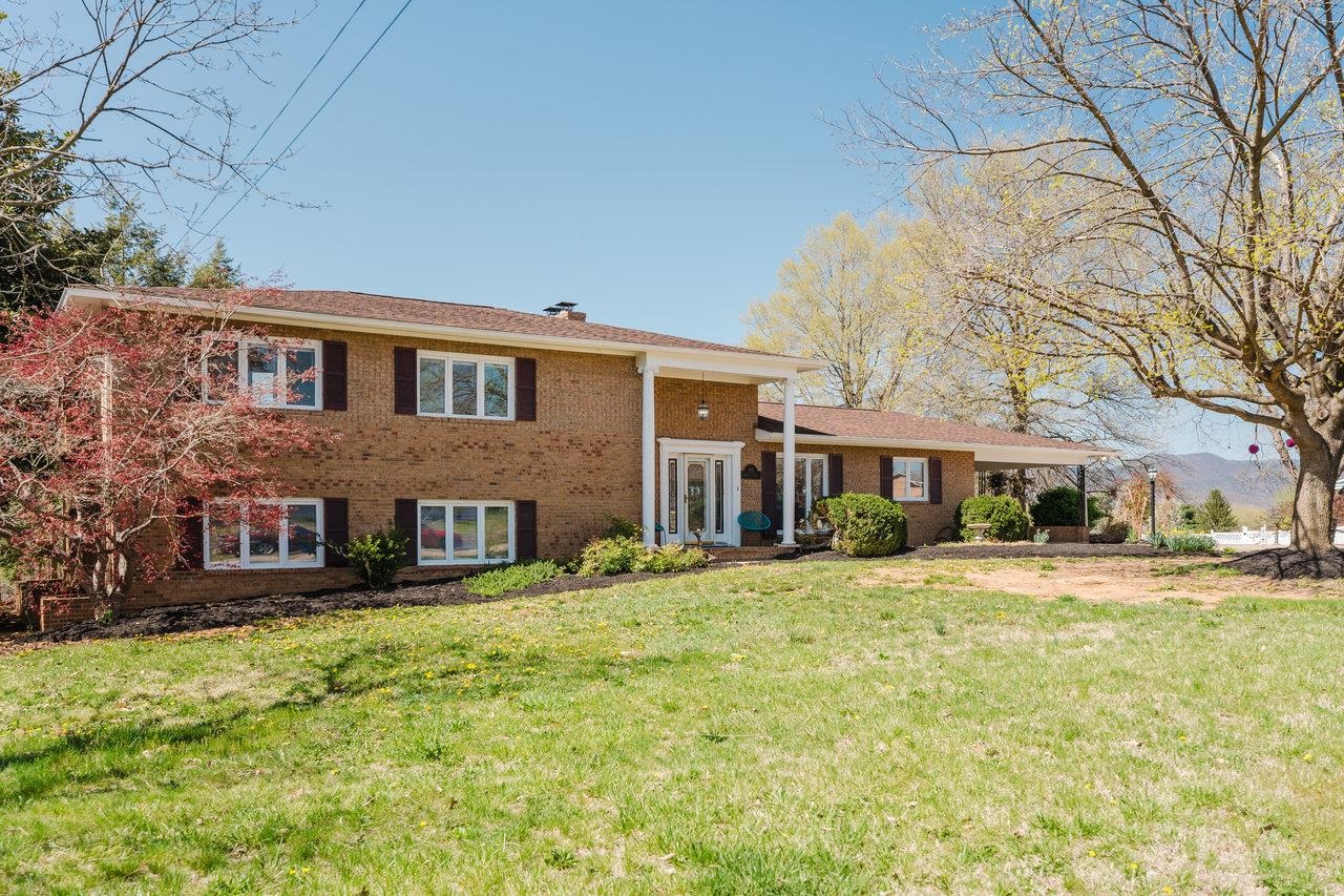 115 GREGORY ST, SHENANDOAH, Virginia 22849, 3 Bedrooms Bedrooms, ,3 BathroomsBathrooms,Residential,115 GREGORY ST,663275 MLS # 663275