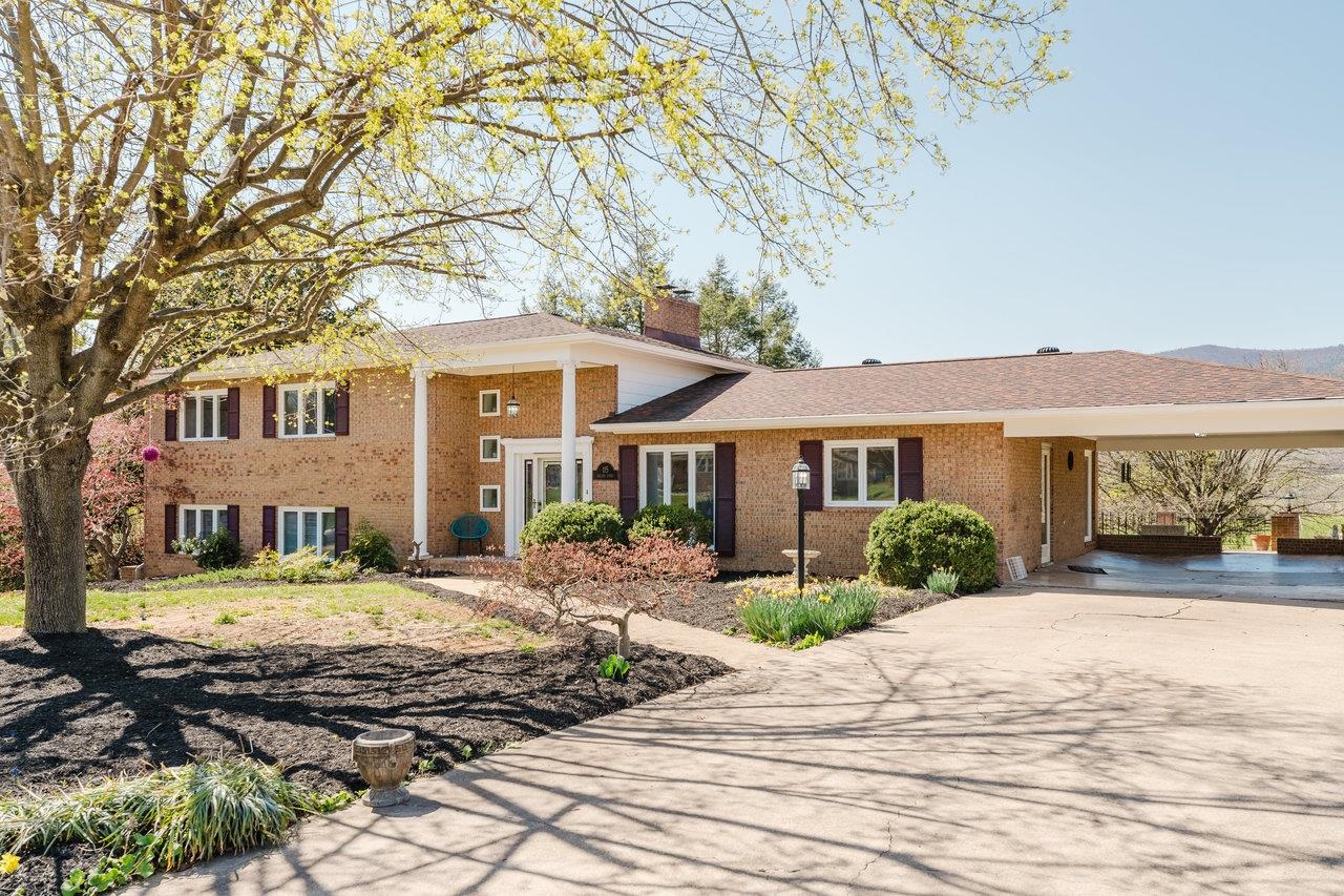 115 GREGORY ST, SHENANDOAH, Virginia 22849, 3 Bedrooms Bedrooms, ,3 BathroomsBathrooms,Residential,115 GREGORY ST,663275 MLS # 663275