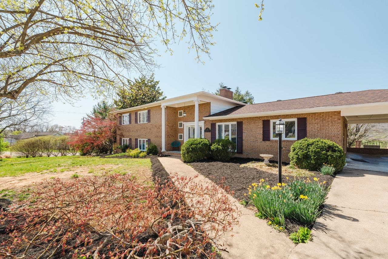 115 GREGORY ST, SHENANDOAH, Virginia 22849, 3 Bedrooms Bedrooms, ,3 BathroomsBathrooms,Residential,115 GREGORY ST,663275 MLS # 663275