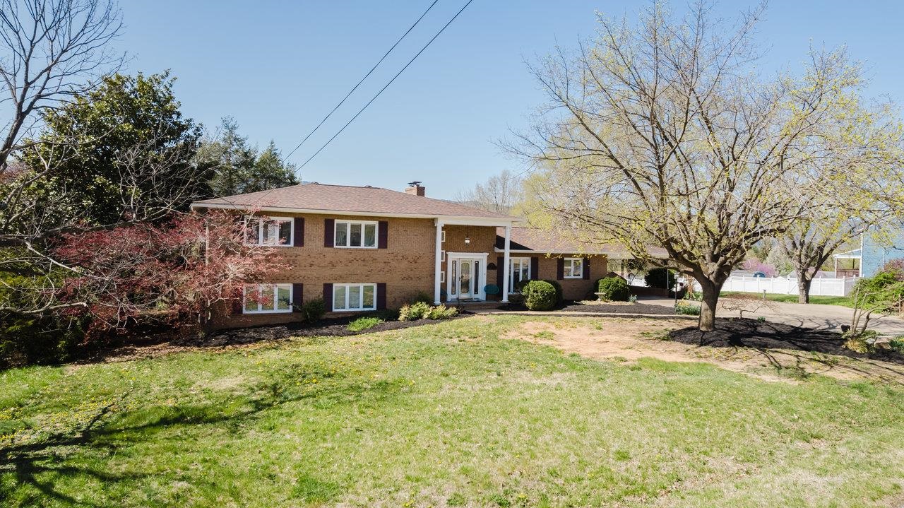 115 GREGORY ST, SHENANDOAH, Virginia 22849, 3 Bedrooms Bedrooms, ,3 BathroomsBathrooms,Residential,115 GREGORY ST,663275 MLS # 663275