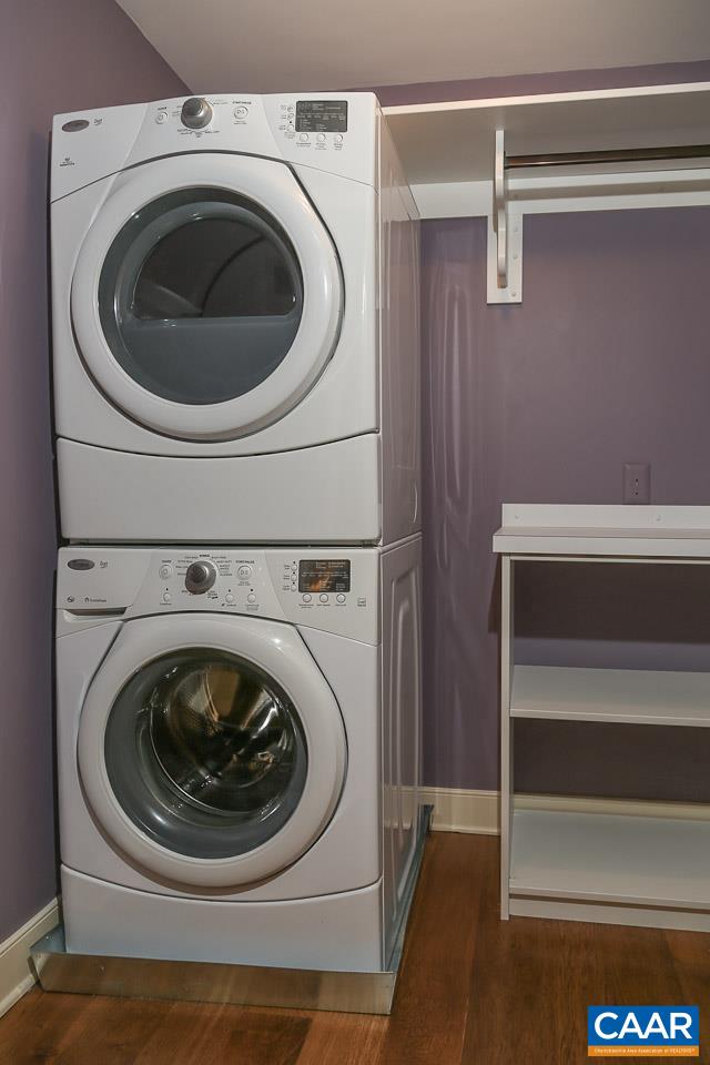 Washer and dryer convey.