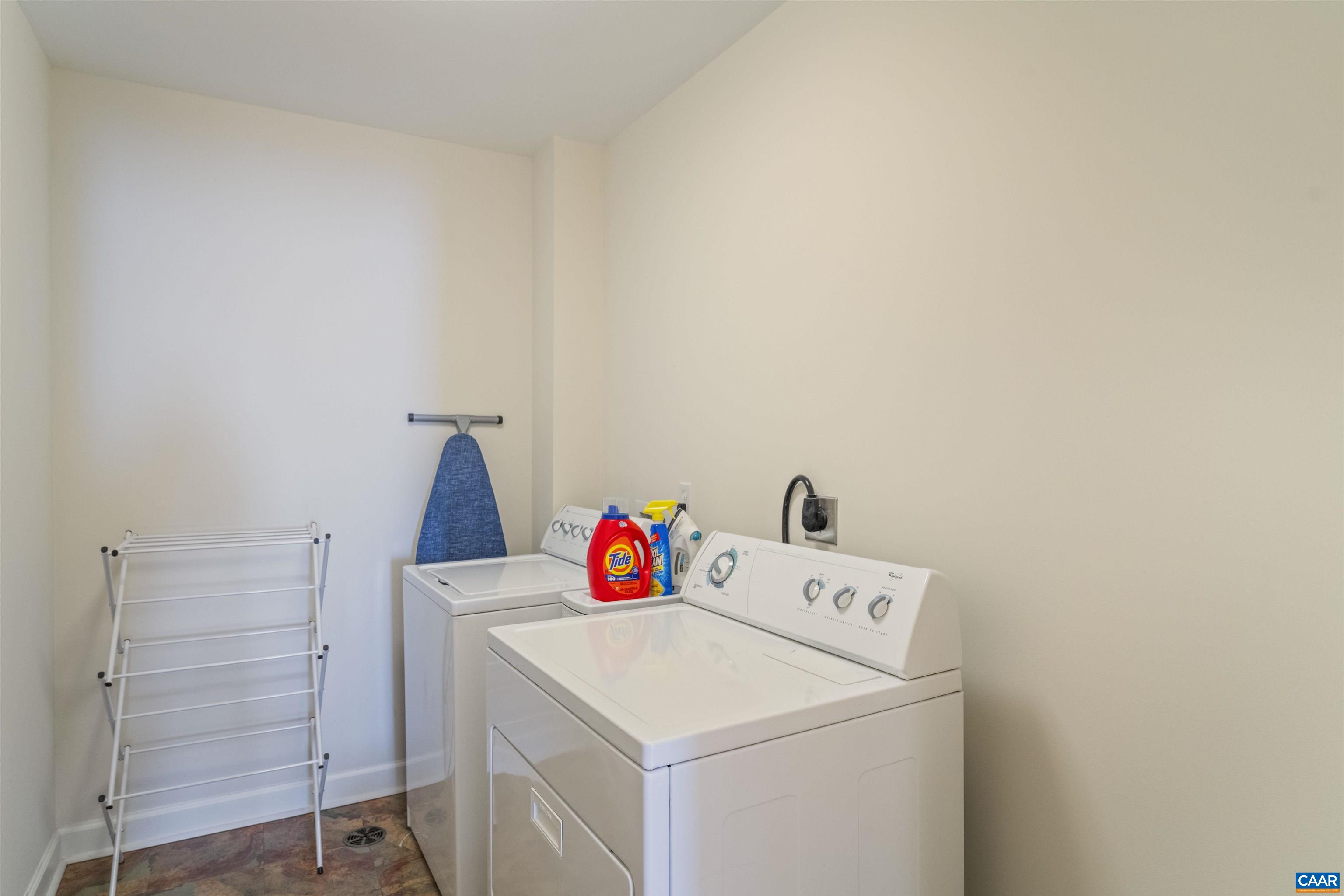 112 SE 5TH ST, CHARLOTTESVILLE, Virginia 22902, 2 Bedrooms Bedrooms, ,2 BathroomsBathrooms,Residential,HOLSINGER PENTHOUSE,112 SE 5TH ST,664121 MLS # 664121