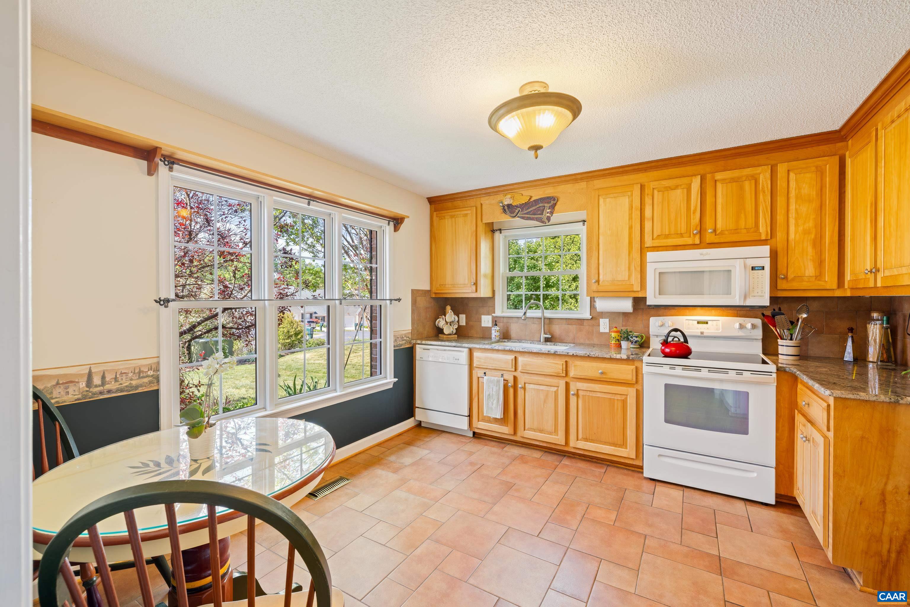 17 HICKORY NUT LN, STAUNTON, Virginia 24401, 3 Bedrooms Bedrooms, ,2 BathroomsBathrooms,Residential,17 HICKORY NUT LN,664199 MLS # 664199