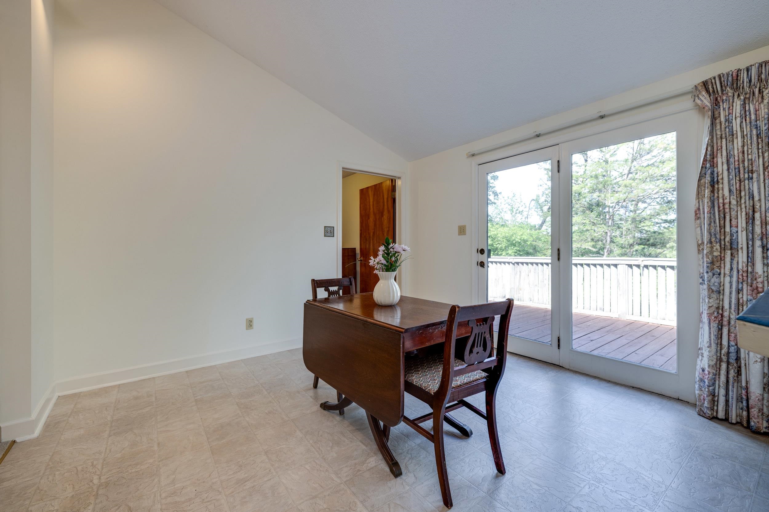 1161 LINCOLNSHIRE DR, ROCKINGHAM, Virginia 22802, 5 Bedrooms Bedrooms, ,3 BathroomsBathrooms,Residential,1161 LINCOLNSHIRE DR,664234 MLS # 664234