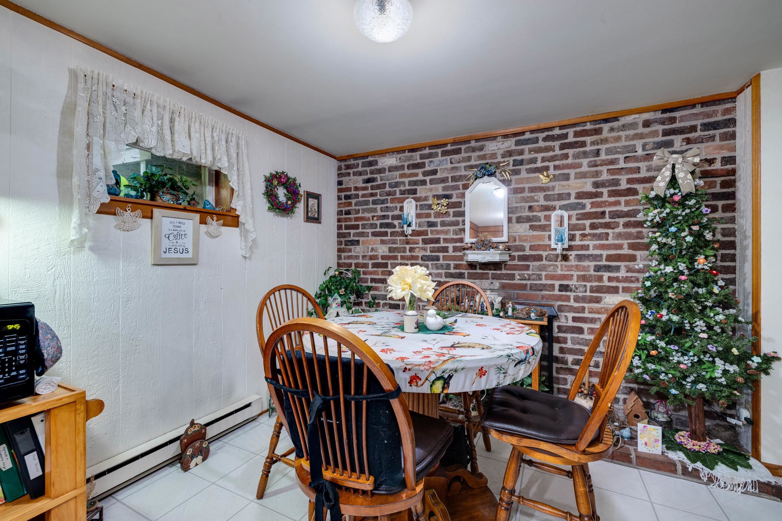 1161 LINCOLNSHIRE DR, ROCKINGHAM, Virginia 22802, 5 Bedrooms Bedrooms, ,3 BathroomsBathrooms,Residential,1161 LINCOLNSHIRE DR,664234 MLS # 664234