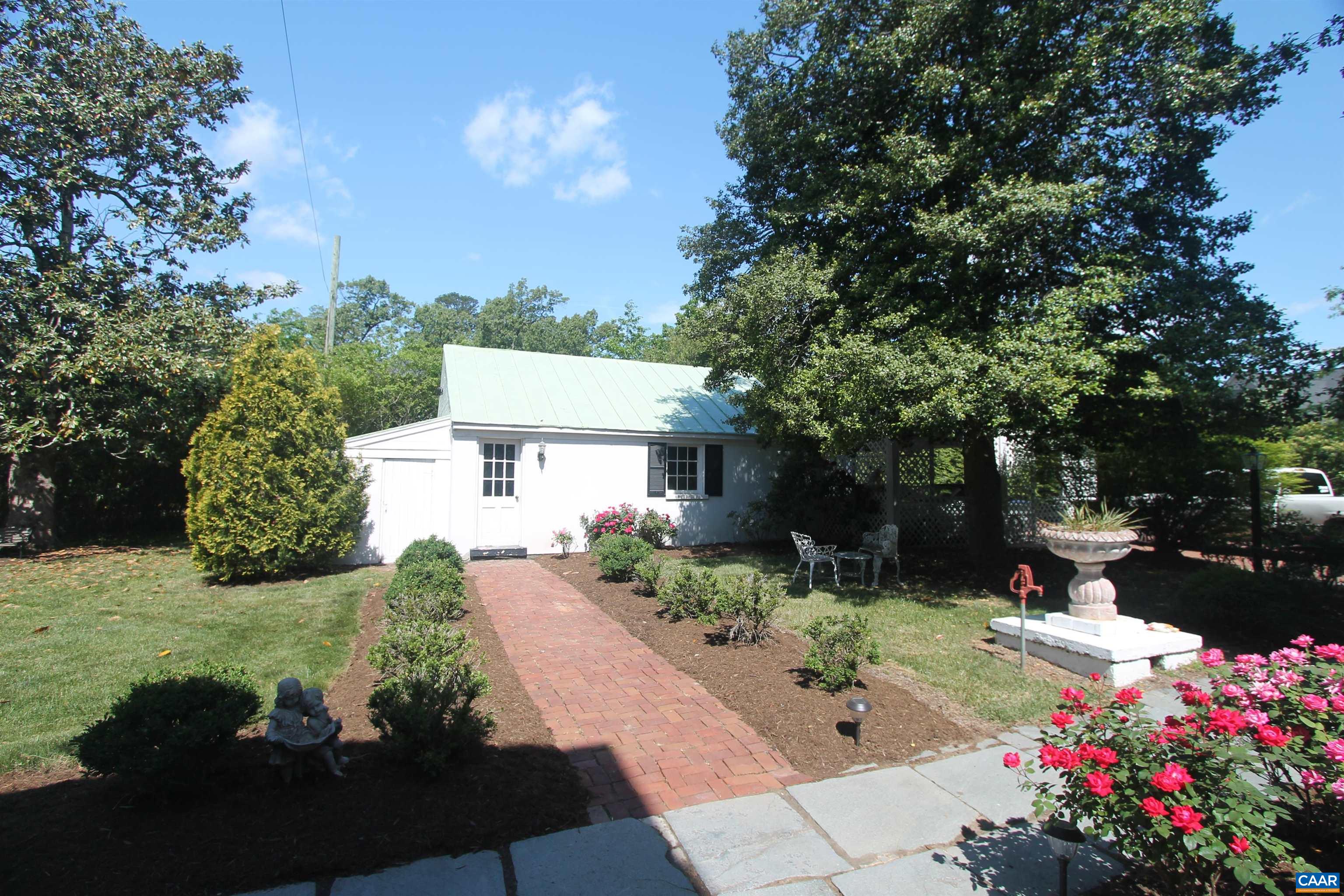 85 GEORGETOWN RD, CHARLOTTESVILLE, Virginia 22901, 3 Bedrooms Bedrooms, ,3 BathroomsBathrooms,Residential,OUT OF BOUNDS,85 GEORGETOWN RD,664240 MLS # 664240