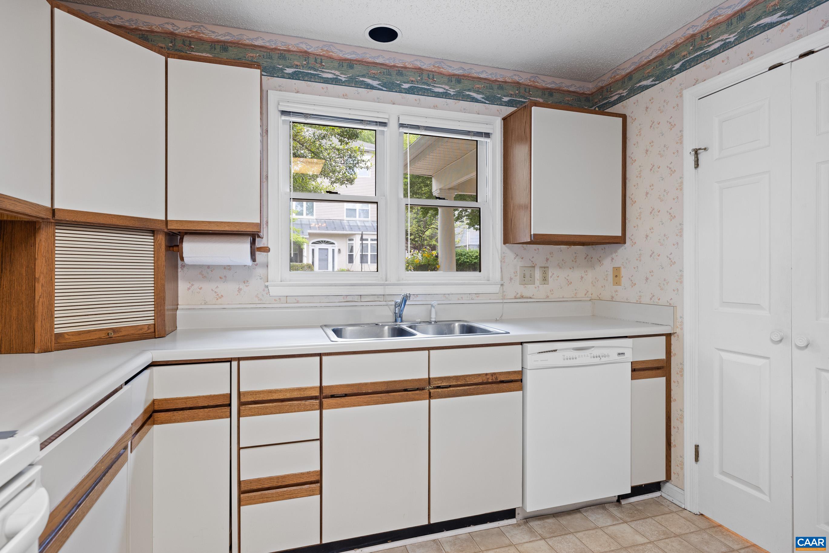 1184 PARTRIDGE LN, CHARLOTTESVILLE, Virginia 22901, 3 Bedrooms Bedrooms, ,3 BathroomsBathrooms,Residential,1184 PARTRIDGE LN,664253 MLS # 664253