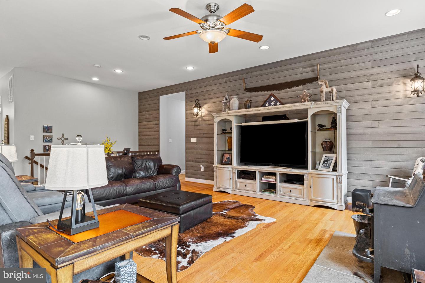 7312 OAK LN, MARSHALL, Virginia 20115, 4 Bedrooms Bedrooms, ,3 BathroomsBathrooms,Farm,For sale,7312 OAK LN,VAFQ2016554 MLS # VAFQ2016554