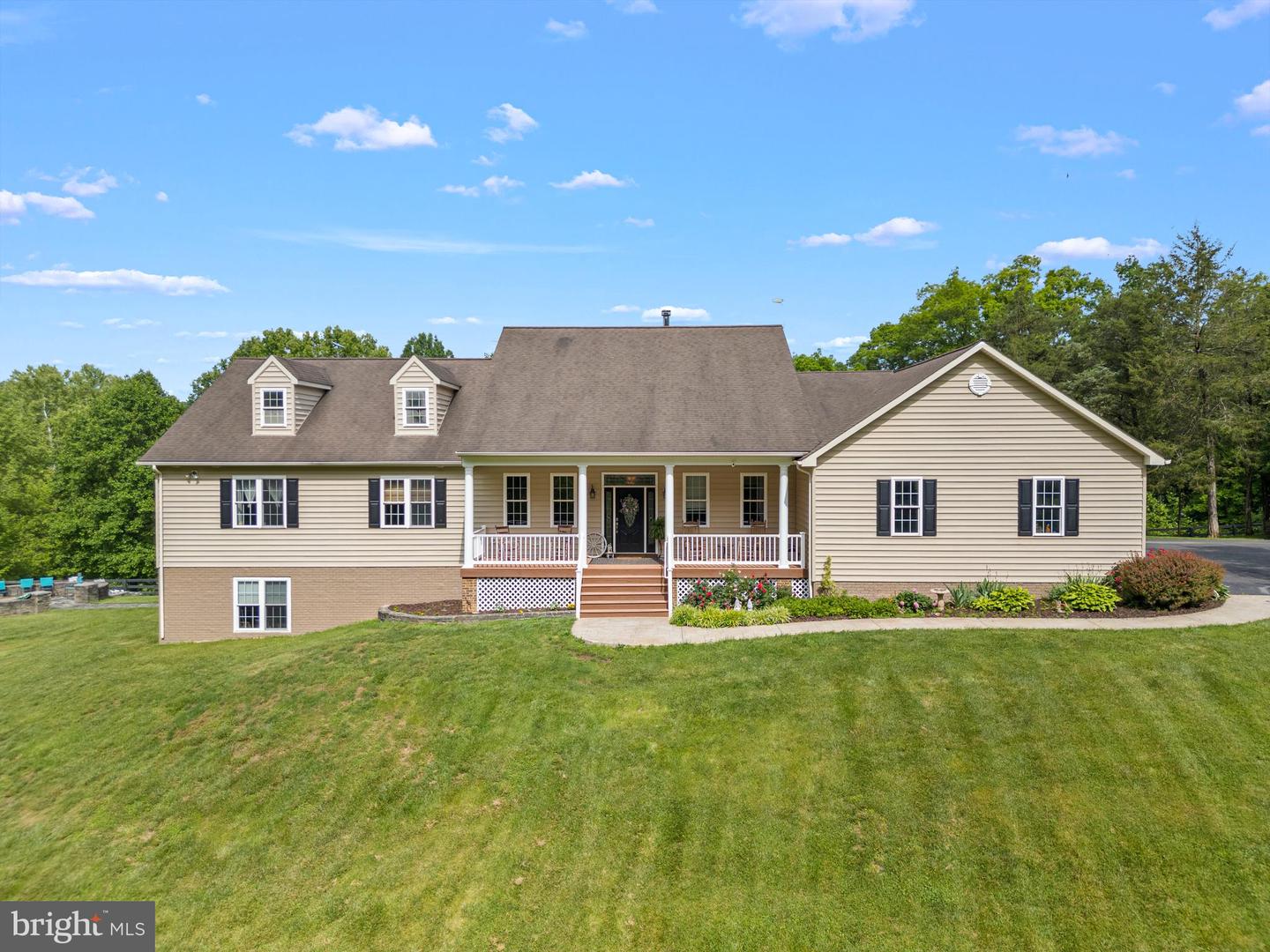 7312 OAK LN, MARSHALL, Virginia 20115, 4 Bedrooms Bedrooms, ,3 BathroomsBathrooms,Farm,For sale,7312 OAK LN,VAFQ2016554 MLS # VAFQ2016554