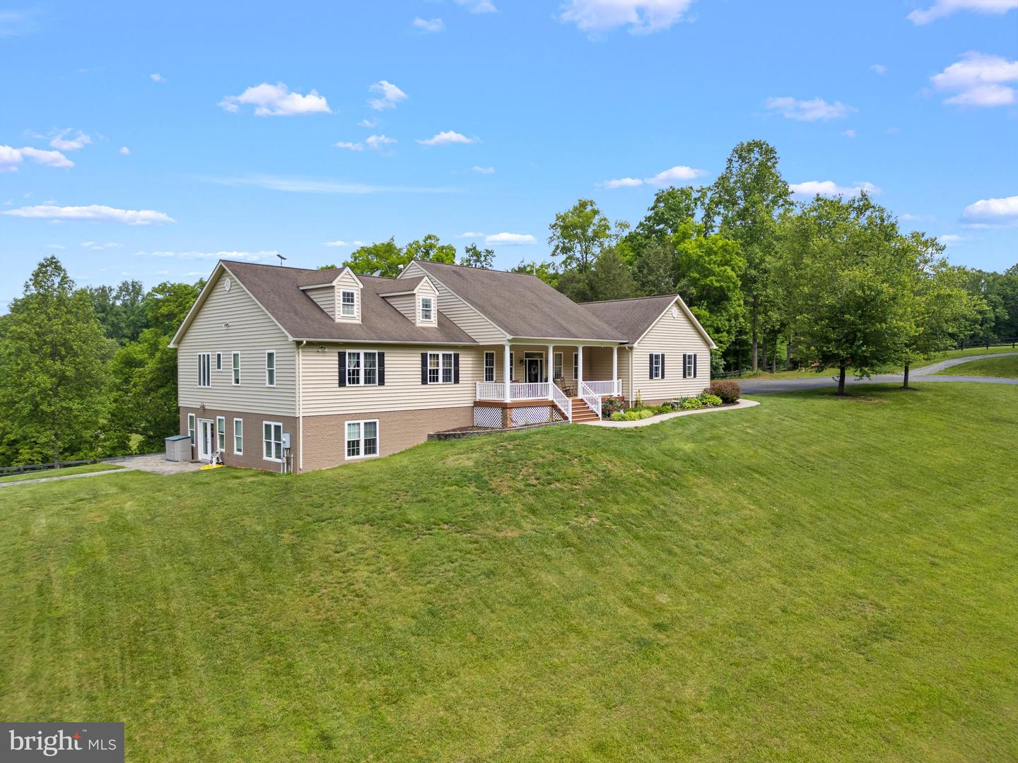 7312 OAK LN, MARSHALL, Virginia 20115, 4 Bedrooms Bedrooms, ,3 BathroomsBathrooms,Farm,For sale,7312 OAK LN,VAFQ2016554 MLS # VAFQ2016554