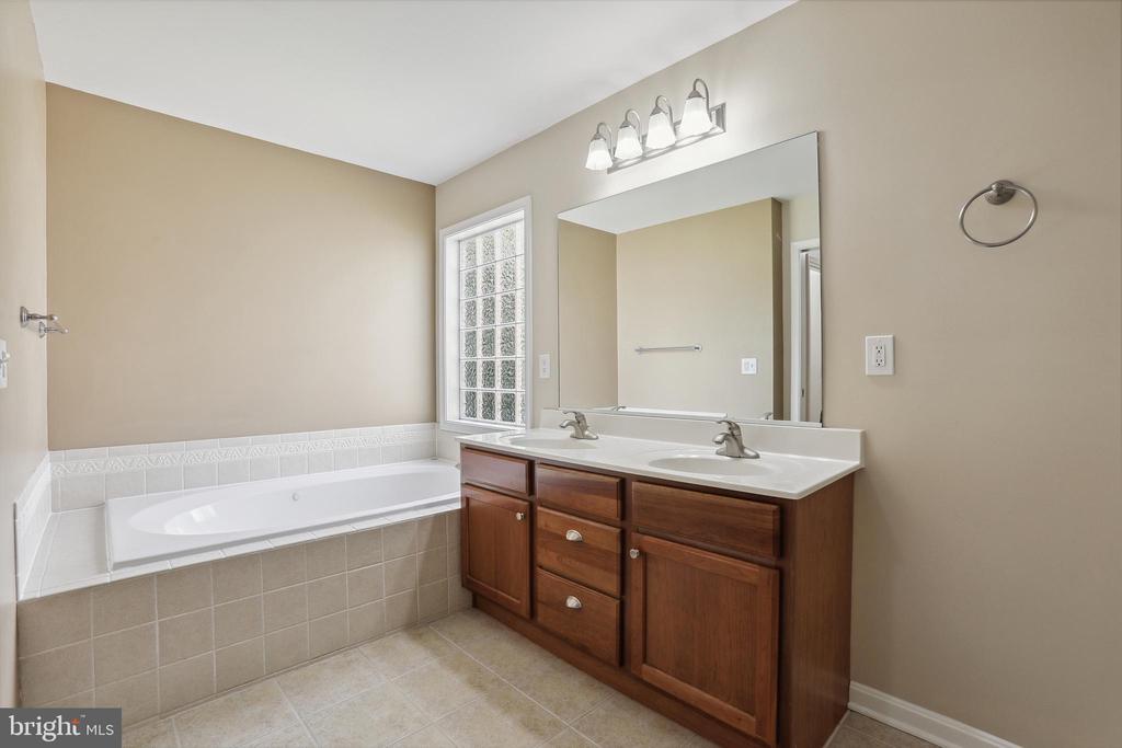 200 SAYLERS CREEK RD, LOCUST GROVE, Virginia 22508, 4 Bedrooms Bedrooms, ,2 BathroomsBathrooms,Residential,200 SAYLERS CREEK RD,VAOR2009552 MLS # VAOR2009552