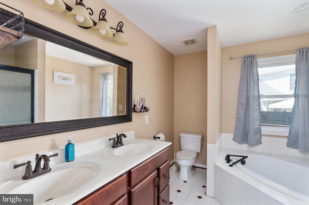 5930 W COPPER MOUNTAIN DR, SPOTSYLVANIA, Virginia 22553, 4 Bedrooms Bedrooms, ,2 BathroomsBathrooms,Residential,5930 W COPPER MOUNTAIN DR,VASP2032832 MLS # VASP2032832