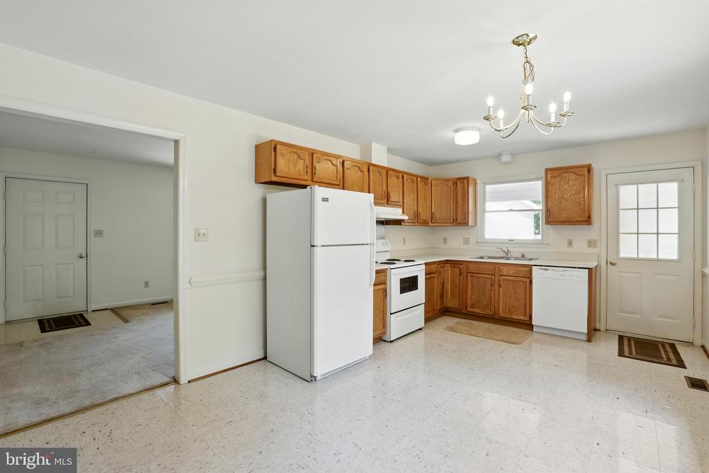 687 FITZPATRICK CT, FREDERICKSBURG, Virginia 22407, 3 Bedrooms Bedrooms, ,2 BathroomsBathrooms,Residential,687 FITZPATRICK CT,VASP2032694 MLS # VASP2032694