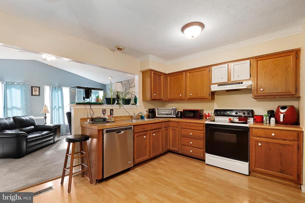 3702 LAKEVIEW PKWY, LOCUST GROVE, Virginia 22508, 3 Bedrooms Bedrooms, ,2 BathroomsBathrooms,Residential,3702 LAKEVIEW PKWY,VAOR2009630 MLS # VAOR2009630