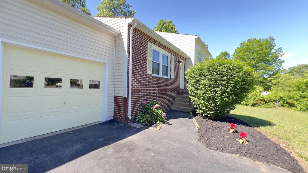 112 SAGUN DR, FREDERICKSBURG, Virginia 22407, 4 Bedrooms Bedrooms, ,1 BathroomBathrooms,Residential,MILL GARDEN,112 SAGUN DR,VASP2032902 MLS # VASP2032902