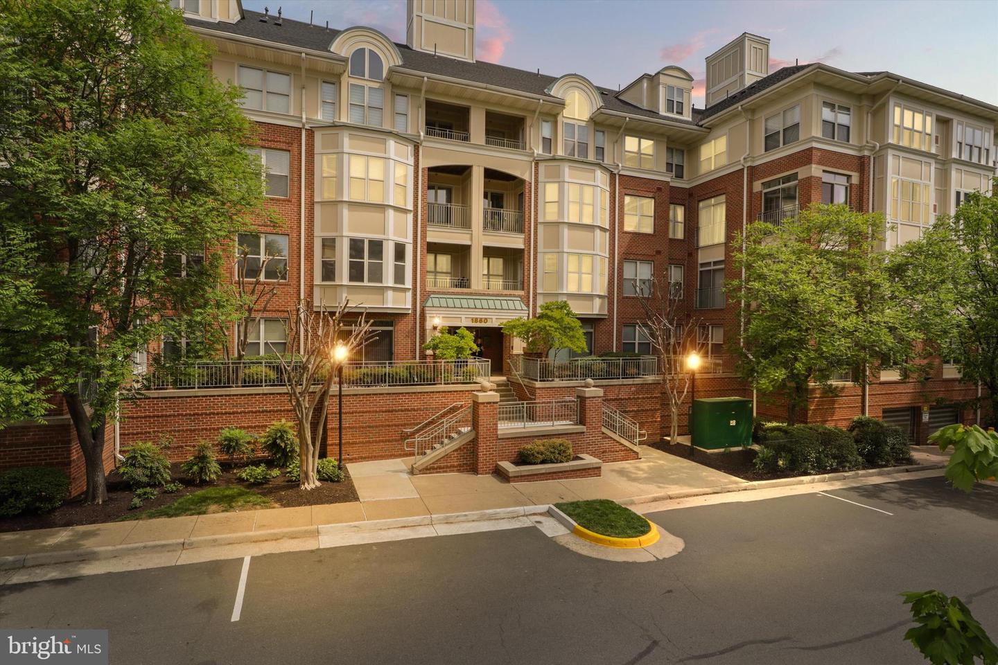 1860 STRATFORD PARK PL #202, RESTON, Virginia 20190, 2 Bedrooms Bedrooms, ,2 BathroomsBathrooms,Residential,For sale,1860 STRATFORD PARK PL #202,VAFX2234030 MLS # VAFX2234030