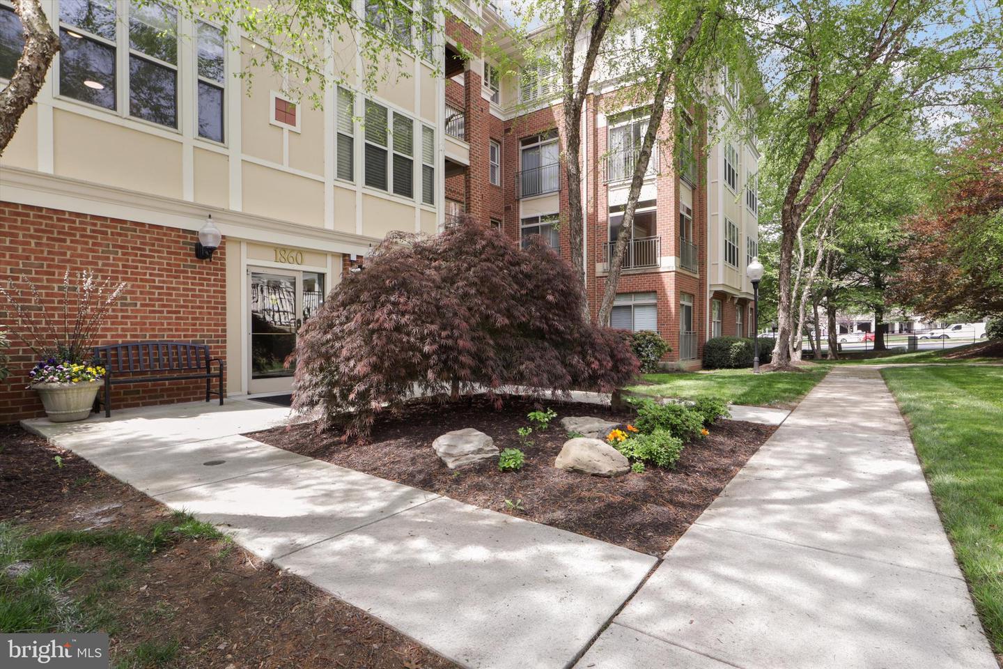 1860 STRATFORD PARK PL #202, RESTON, Virginia 20190, 2 Bedrooms Bedrooms, ,2 BathroomsBathrooms,Residential,For sale,1860 STRATFORD PARK PL #202,VAFX2234030 MLS # VAFX2234030
