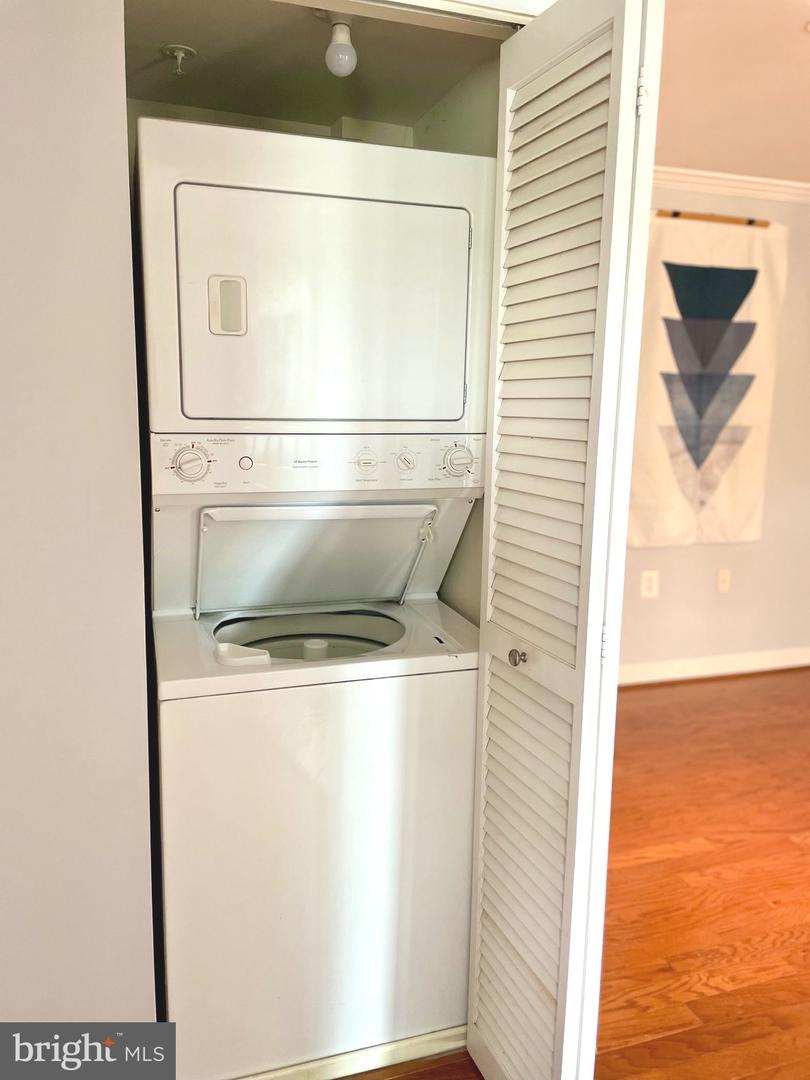 4079 S FOUR MILE RUN DR S #403, ARLINGTON, Virginia 22204, 2 Bedrooms Bedrooms, ,1 BathroomBathrooms,Residential,For sale,4079 S FOUR MILE RUN DR S #403,VAAR2056044 MLS # VAAR2056044
