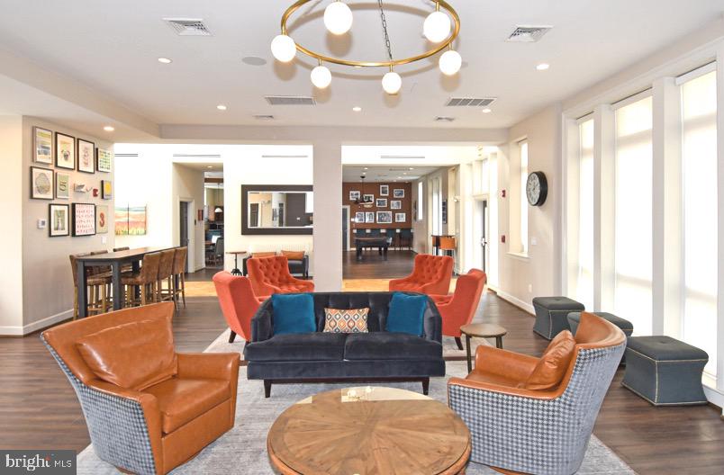 4079 S FOUR MILE RUN DR S #403, ARLINGTON, Virginia 22204, 2 Bedrooms Bedrooms, ,1 BathroomBathrooms,Residential,For sale,4079 S FOUR MILE RUN DR S #403,VAAR2056044 MLS # VAAR2056044