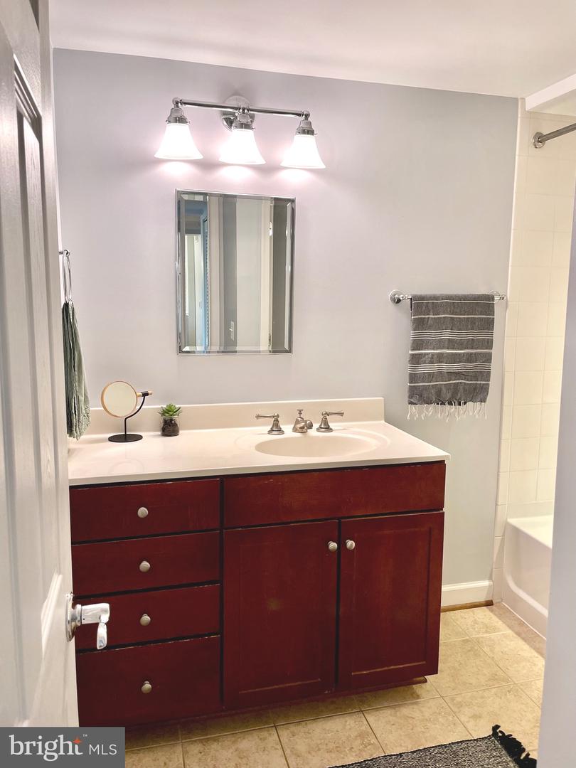 4079 S FOUR MILE RUN DR S #403, ARLINGTON, Virginia 22204, 2 Bedrooms Bedrooms, ,1 BathroomBathrooms,Residential,For sale,4079 S FOUR MILE RUN DR S #403,VAAR2056044 MLS # VAAR2056044