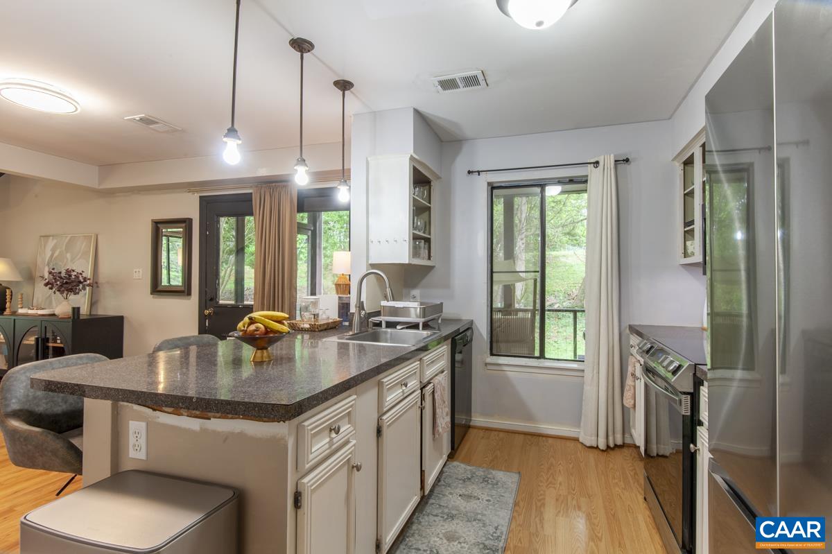 1048 CHESHIRE CT, CHARLOTTESVILLE, Virginia 22901, 3 Bedrooms Bedrooms, ,2 BathroomsBathrooms,Residential,1048 CHESHIRE CT,664122 MLS # 664122