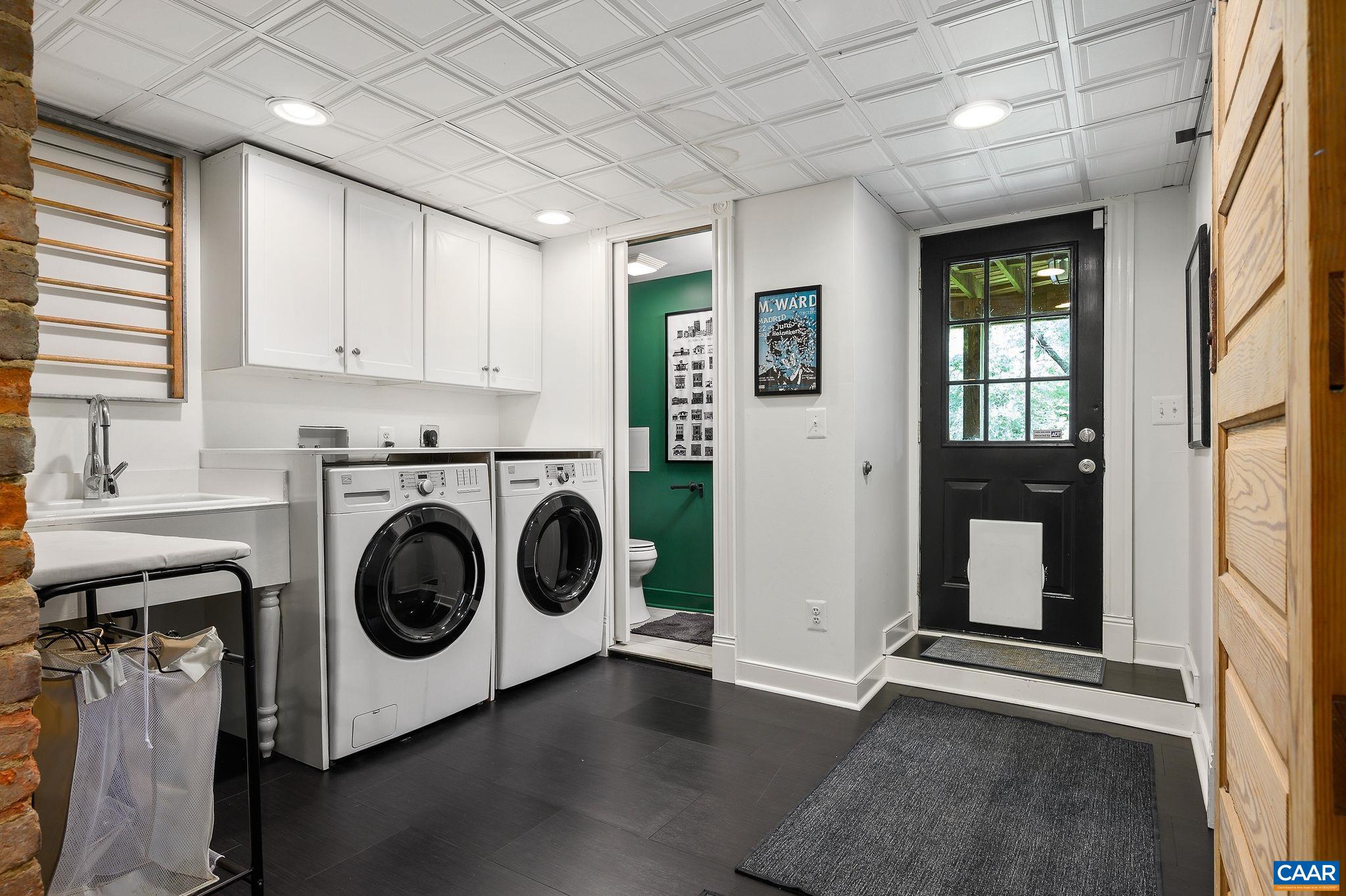Washer and dryer convey